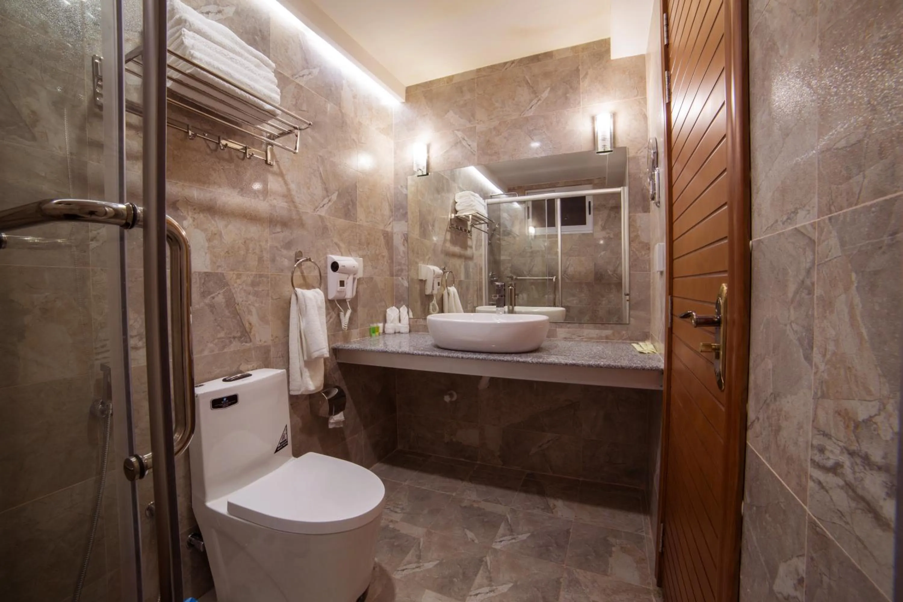 Toilet in Kuredhi Beach Inn