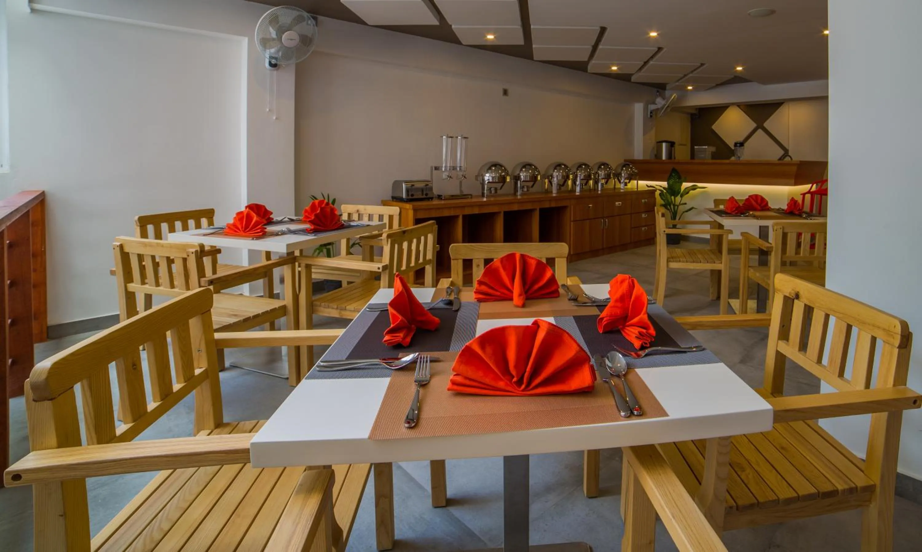 Restaurant/places to eat in Kuredhi Beach Inn