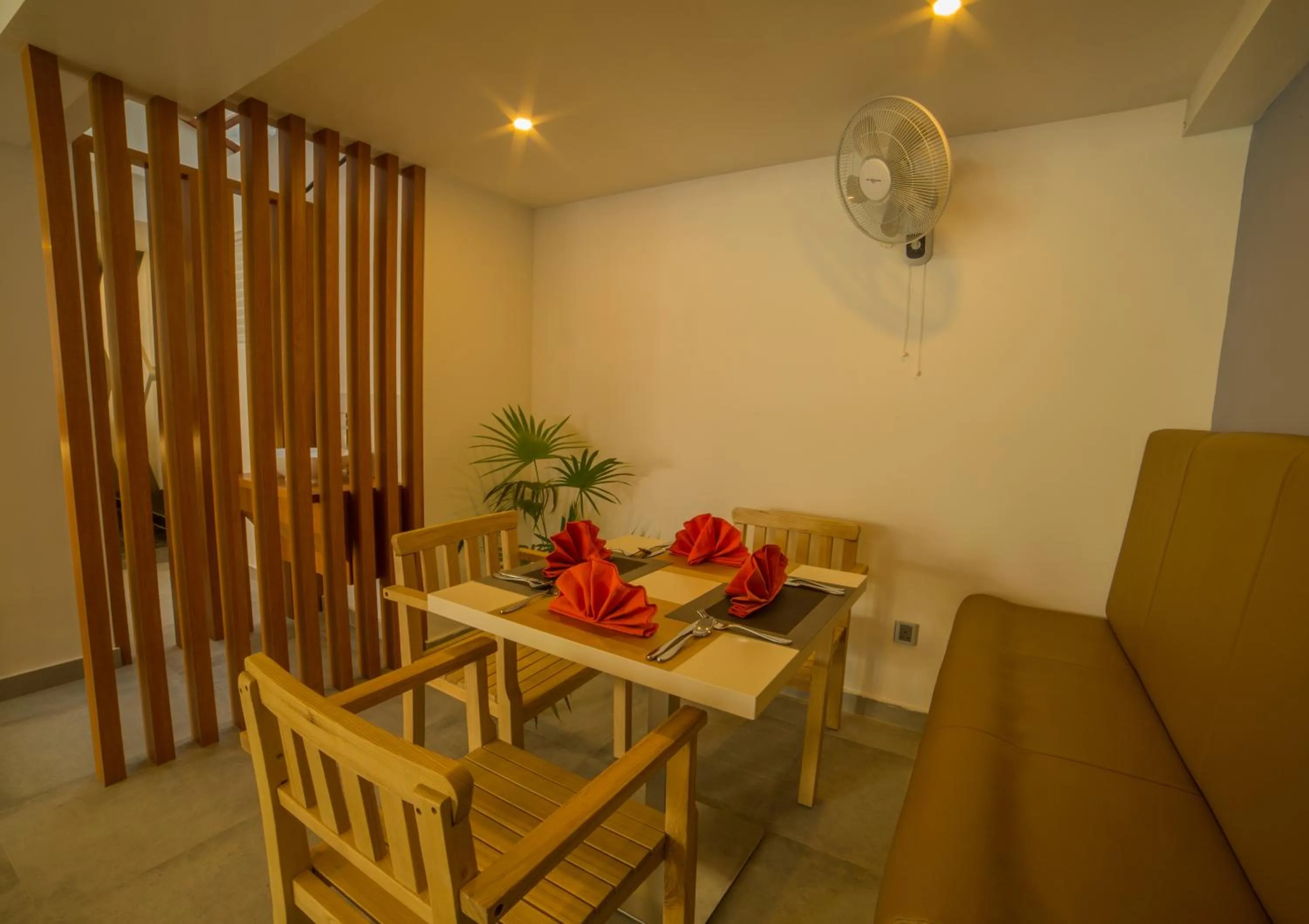 Restaurant/places to eat in Kuredhi Beach Inn