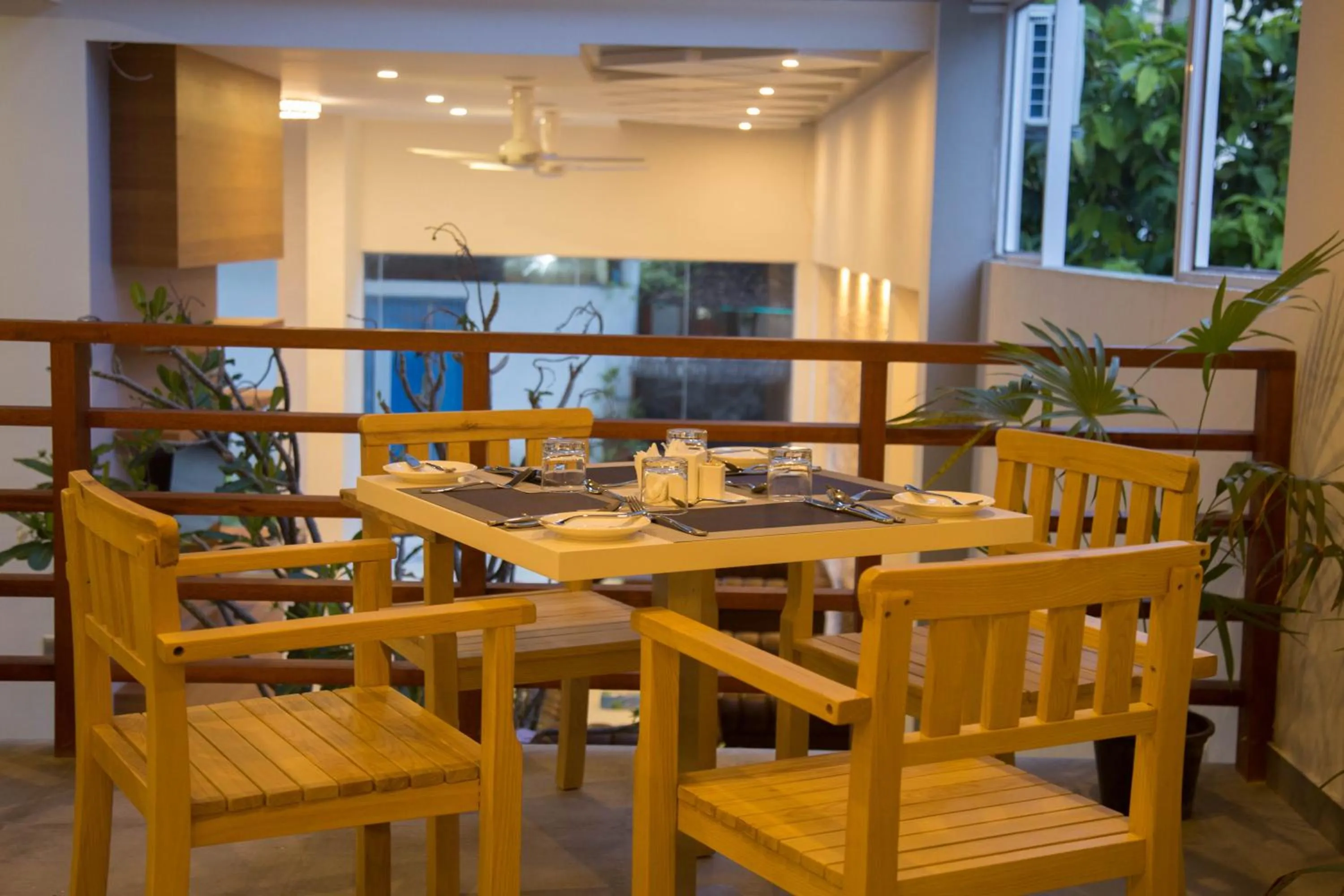 Restaurant/places to eat in Kuredhi Beach Inn