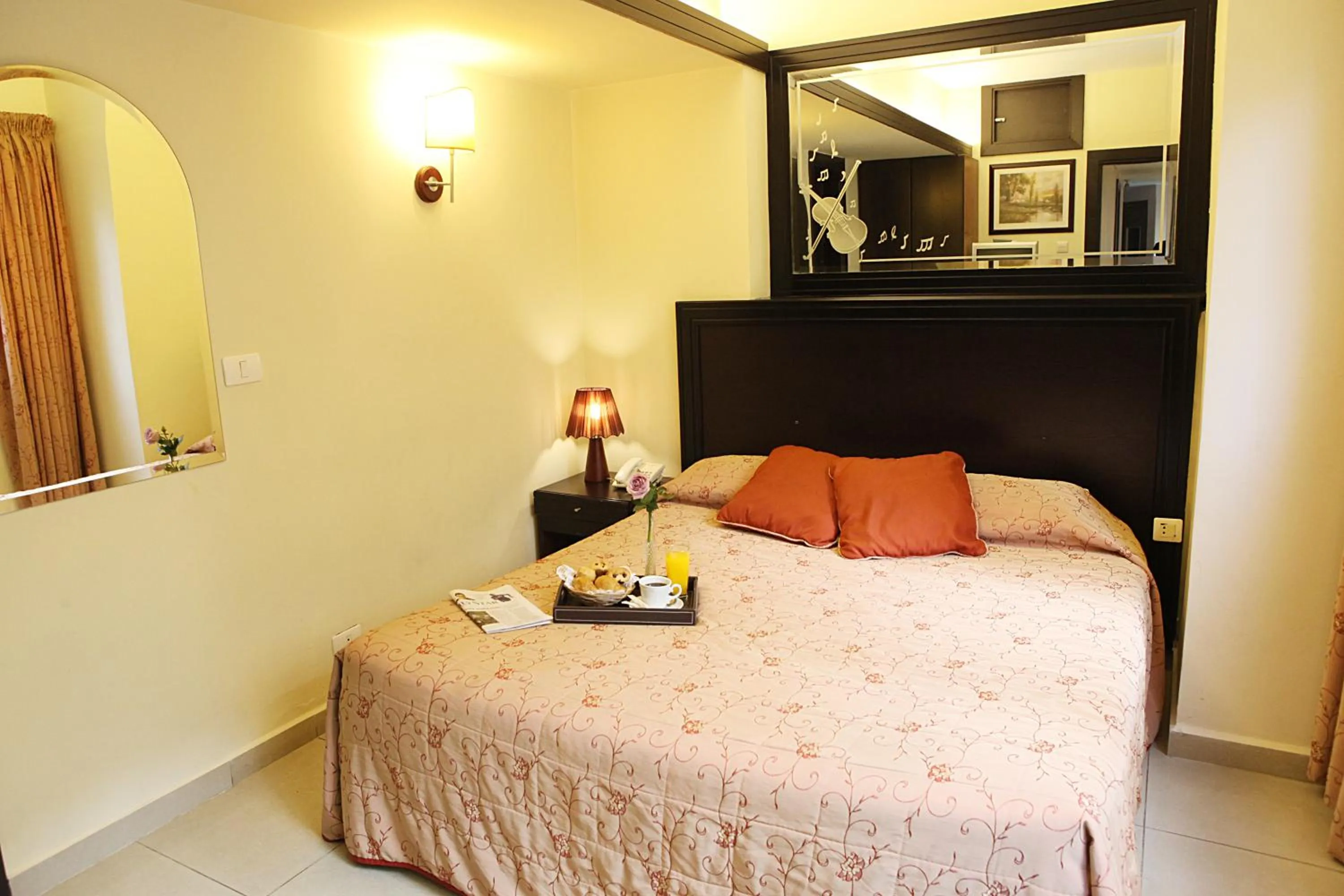 Bedroom, Bed in Mozart Hotel