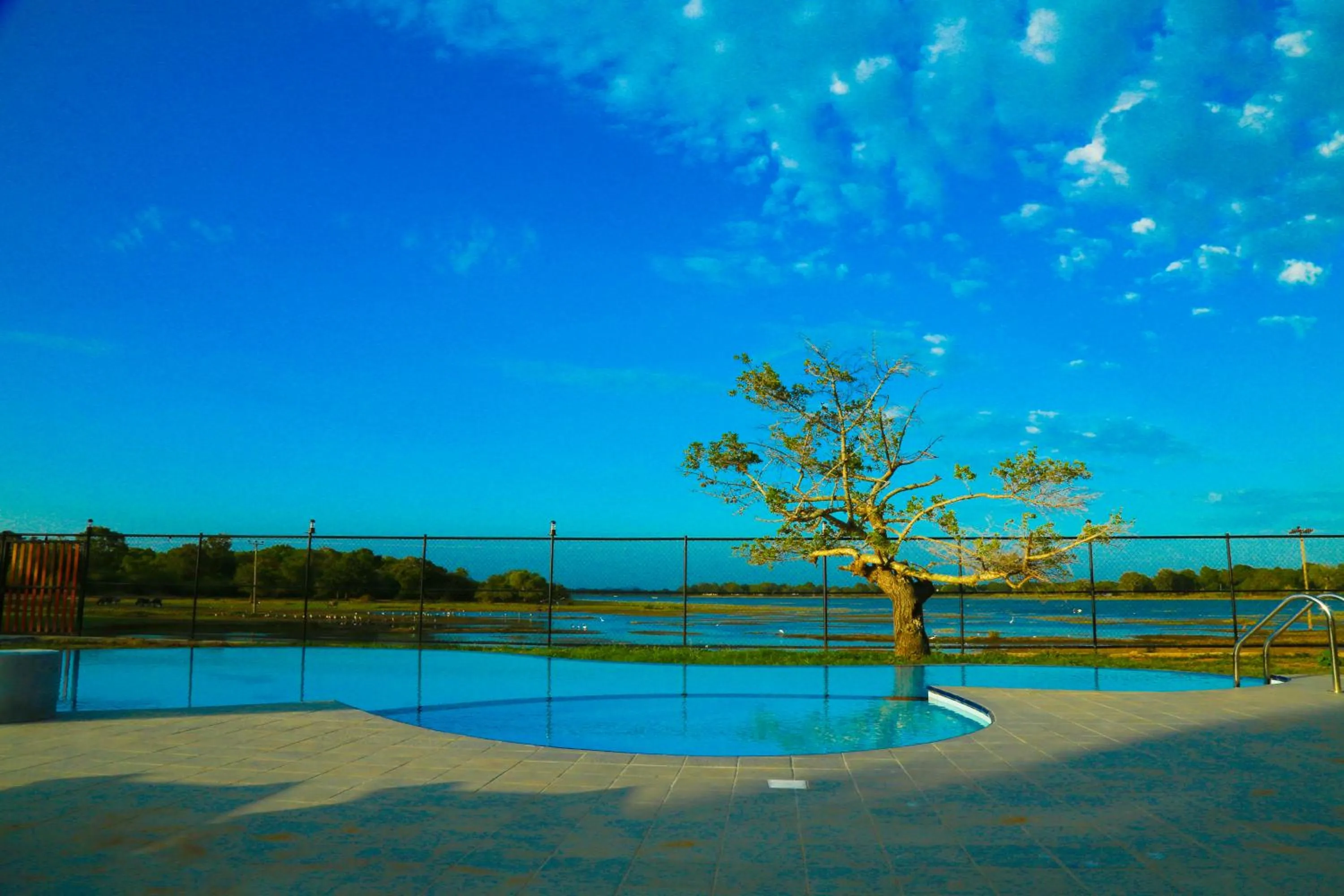 Swimming pool in Lake Villa Resort