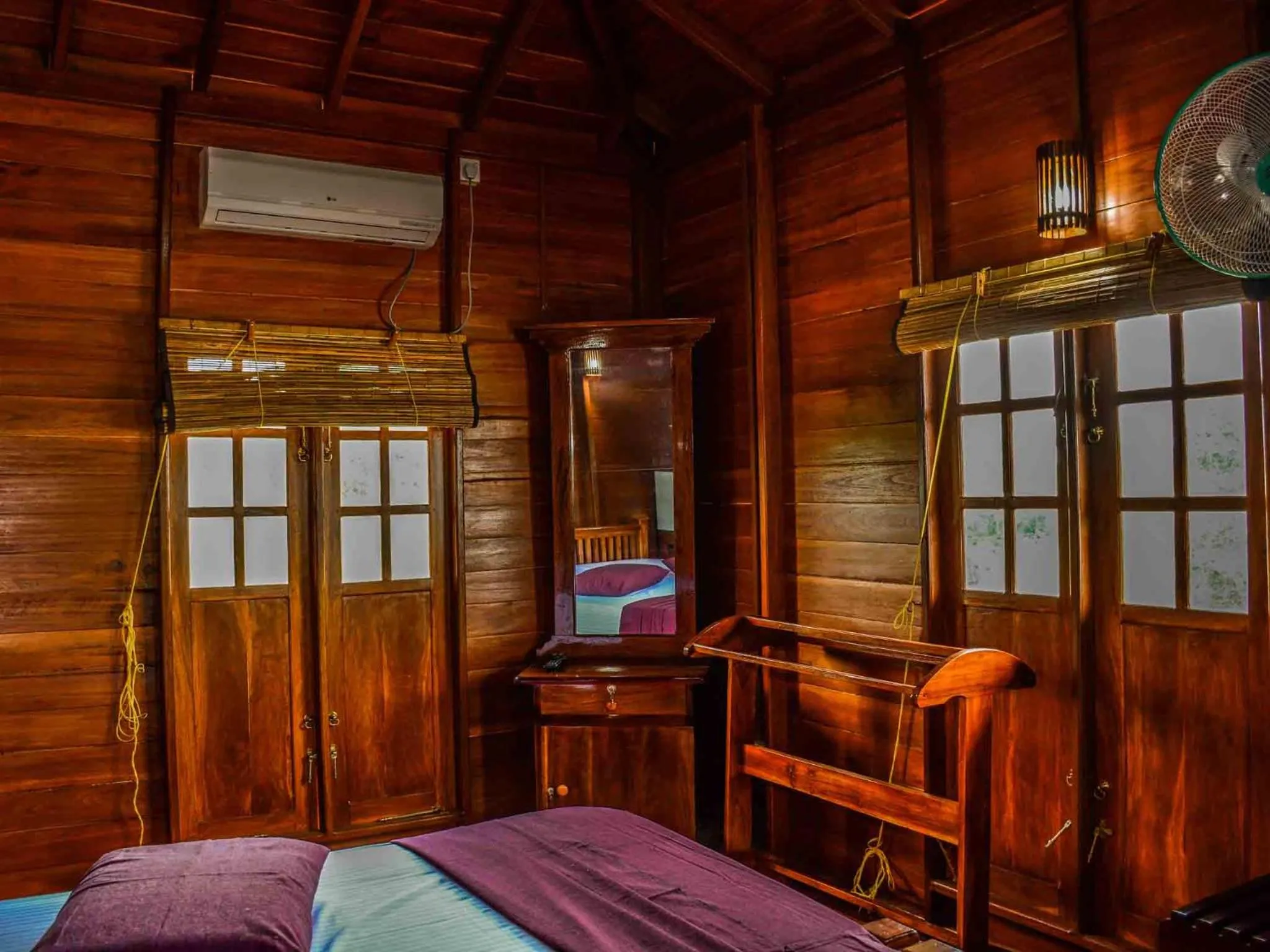 Photo of the whole room, Bed in Lake Villa Resort