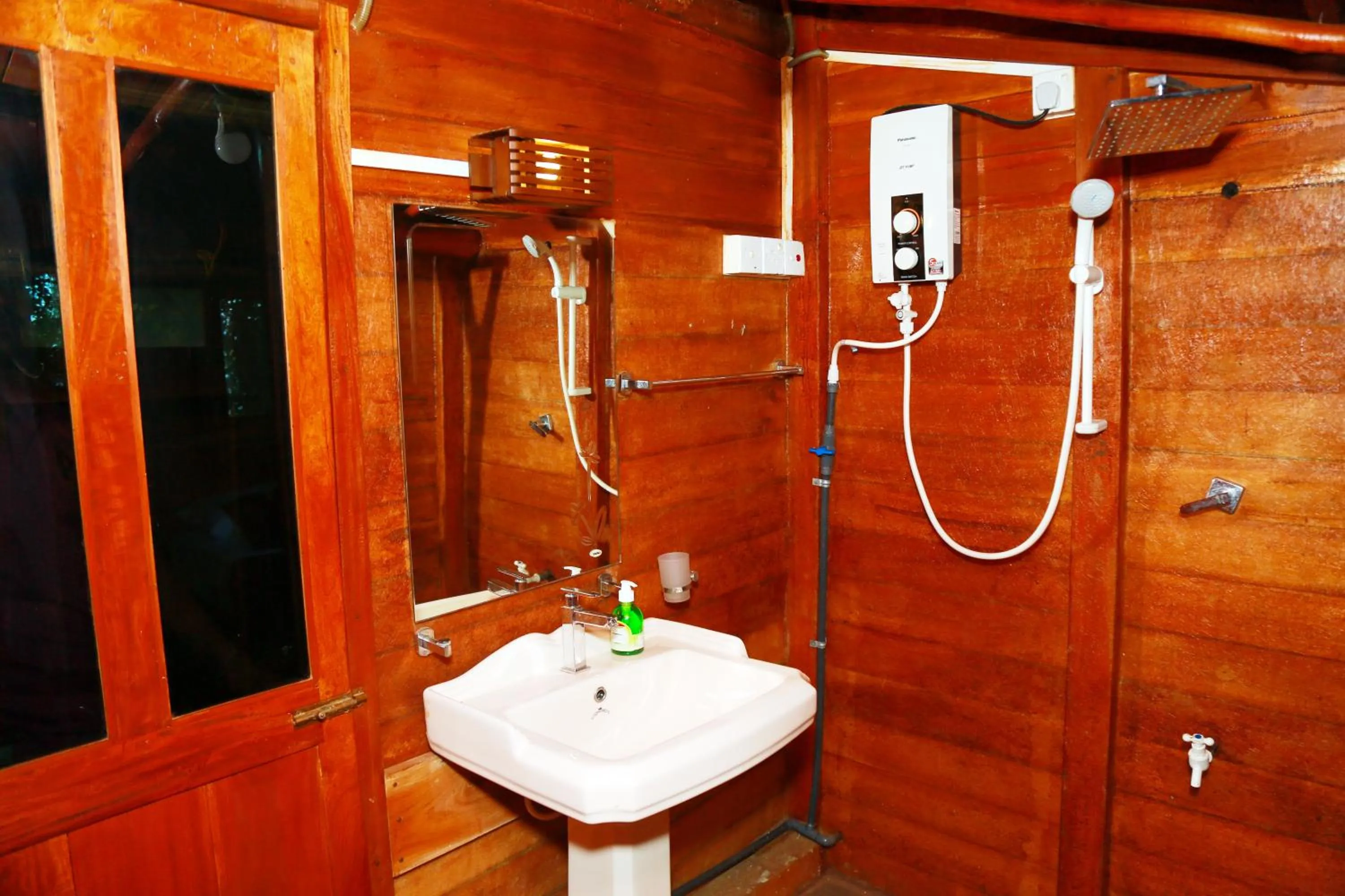 Bathroom in Lake Villa Resort