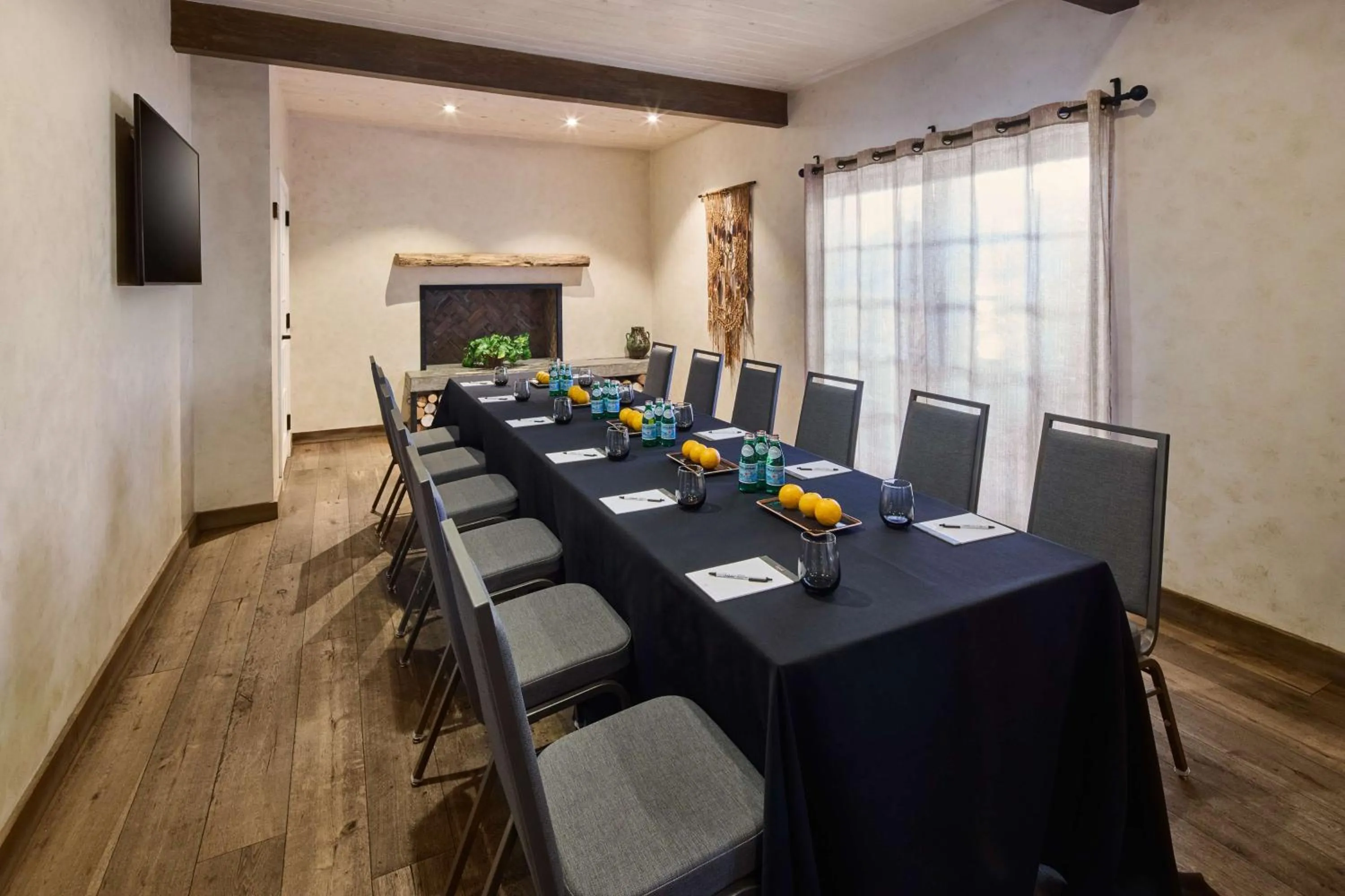 Meeting/conference room in The Leta Santa Barbara Goleta, Tapestry Collection by Hilton