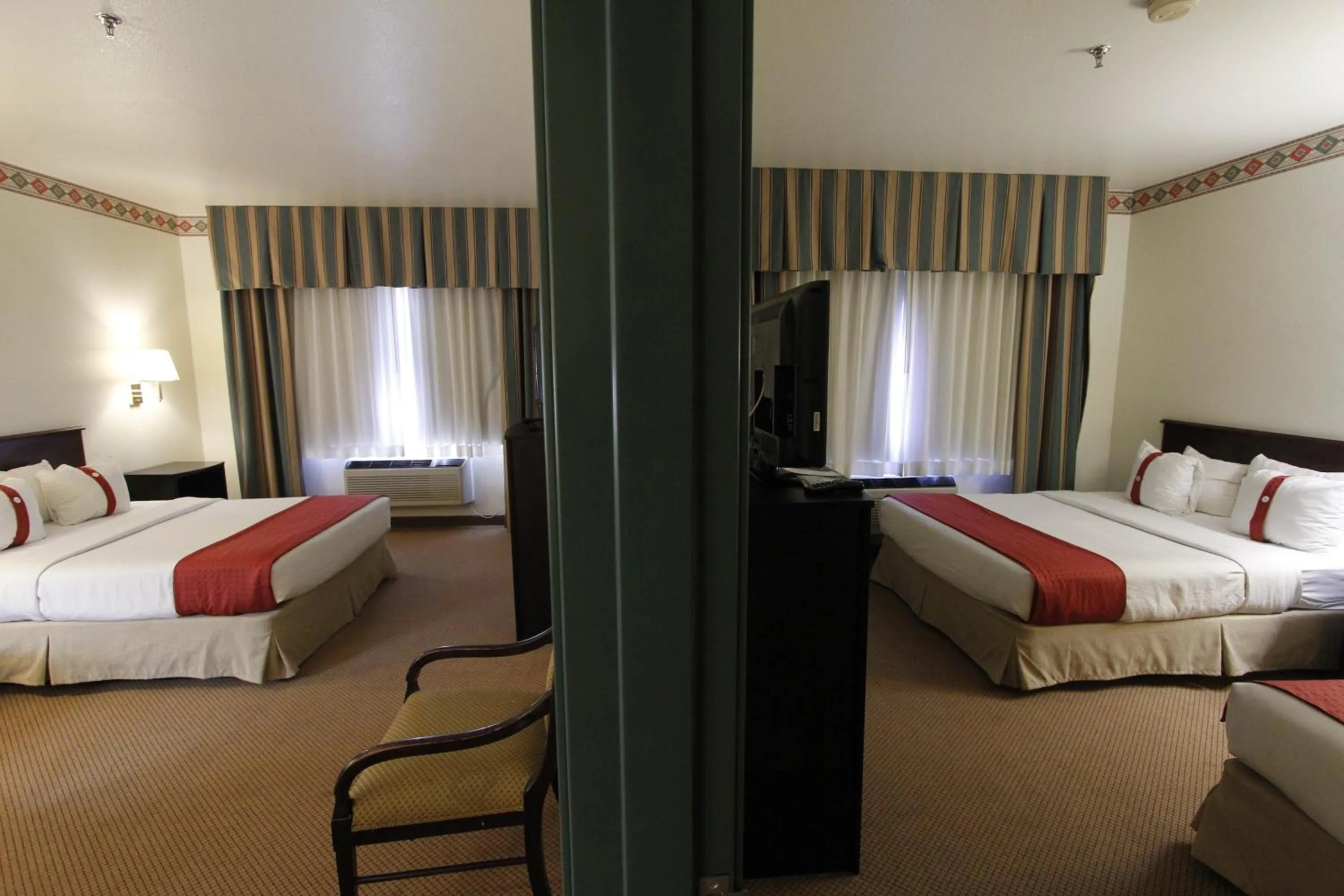 Day, Bed in Ramada by Wyndham Williams/Grand Canyon Area