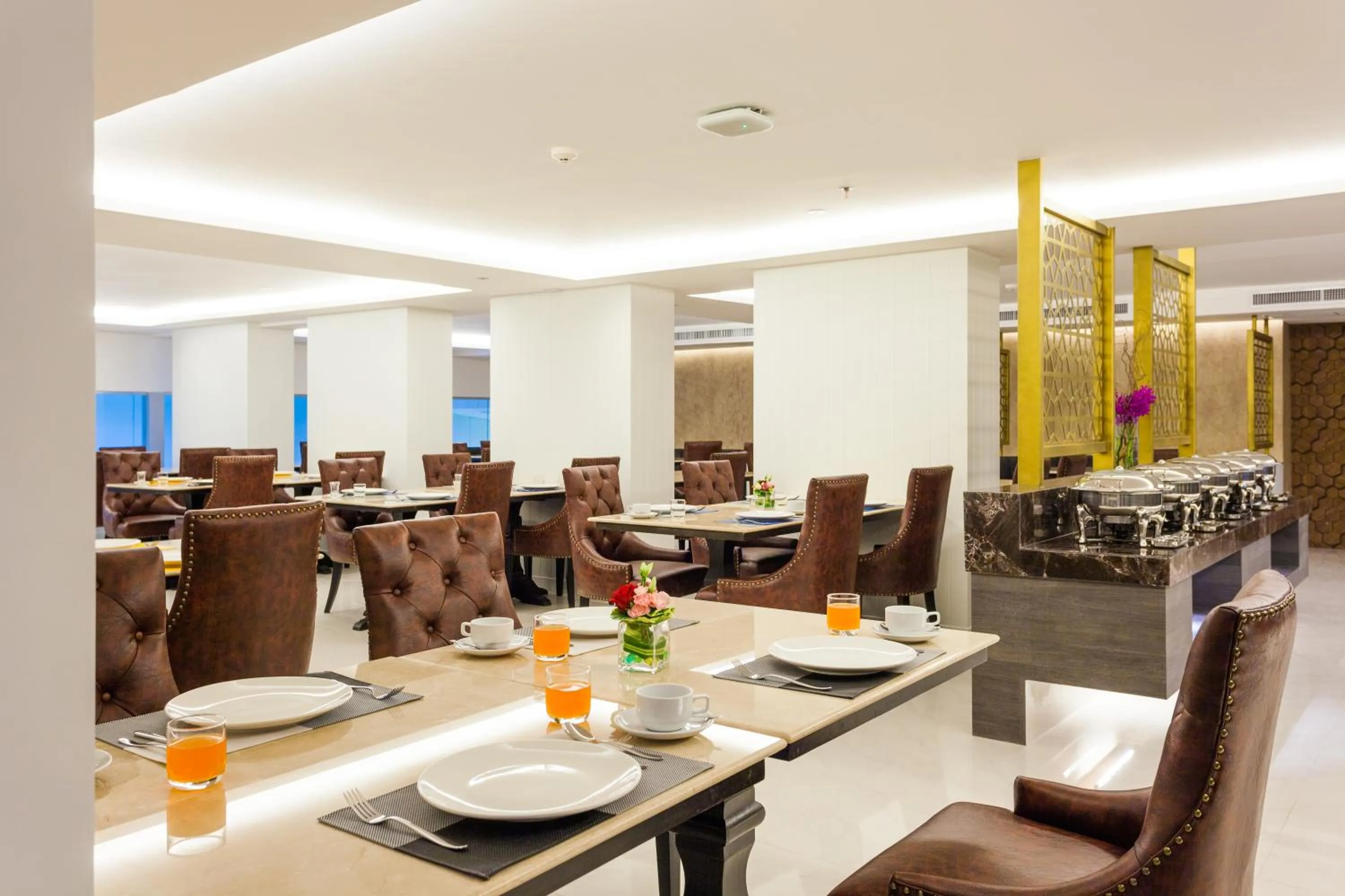 Restaurant/places to eat in Grand 5 Hotel & Plaza Sukhumvit Bangkok