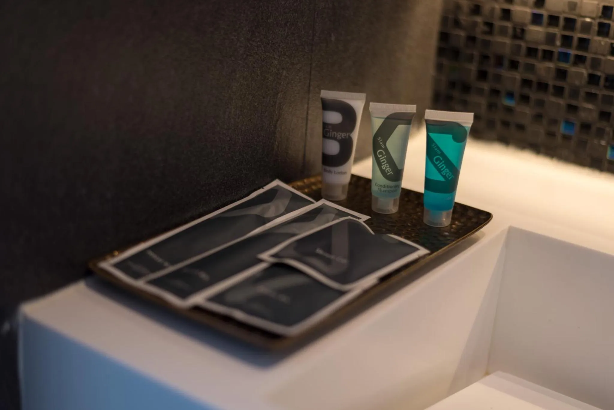 Toilet in Grand 5 Hotel & Plaza Sukhumvit Bangkok