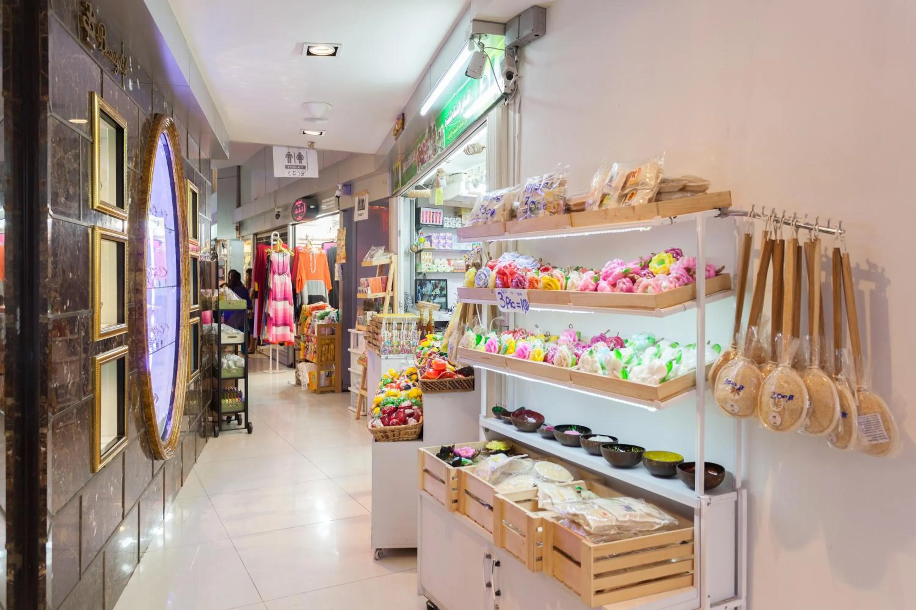 Shopping Area in Grand 5 Hotel & Plaza Sukhumvit Bangkok