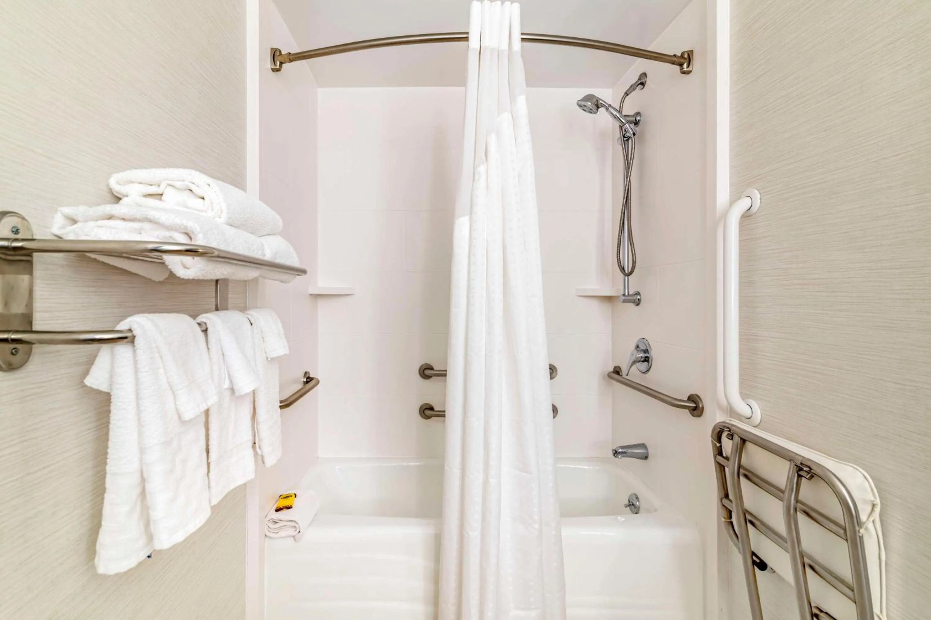 Bathroom in Best Western Springfield Hotel