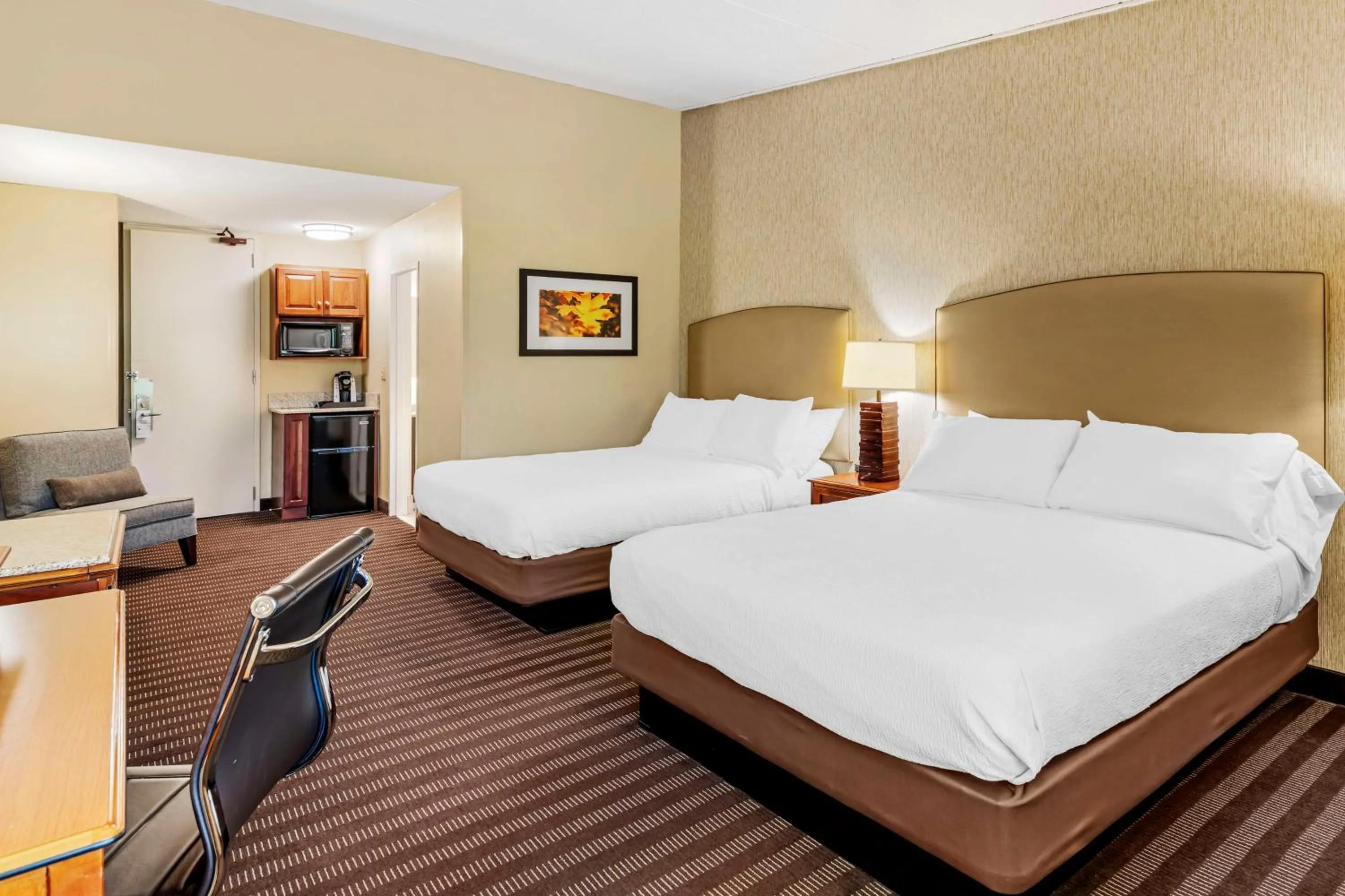 Bedroom, Bed in Best Western Springfield Hotel