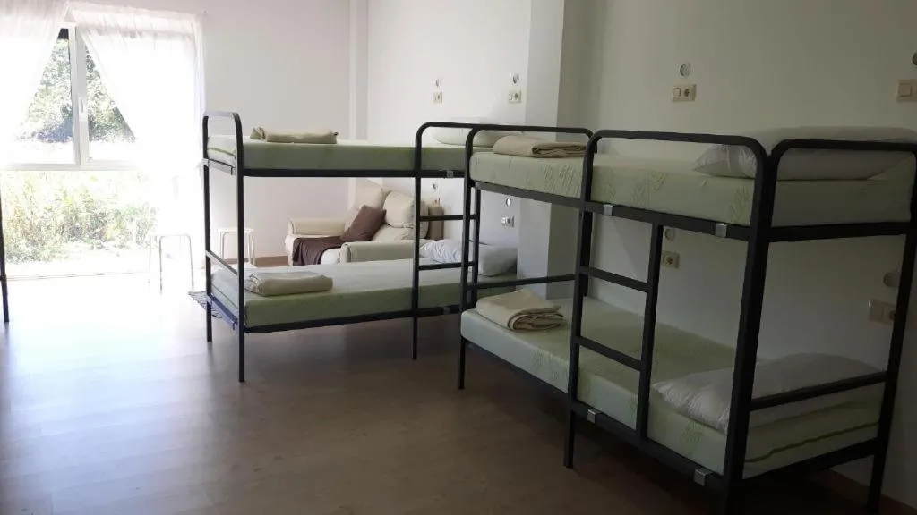 bunk bed, Bed in Albergue O Trisquel
