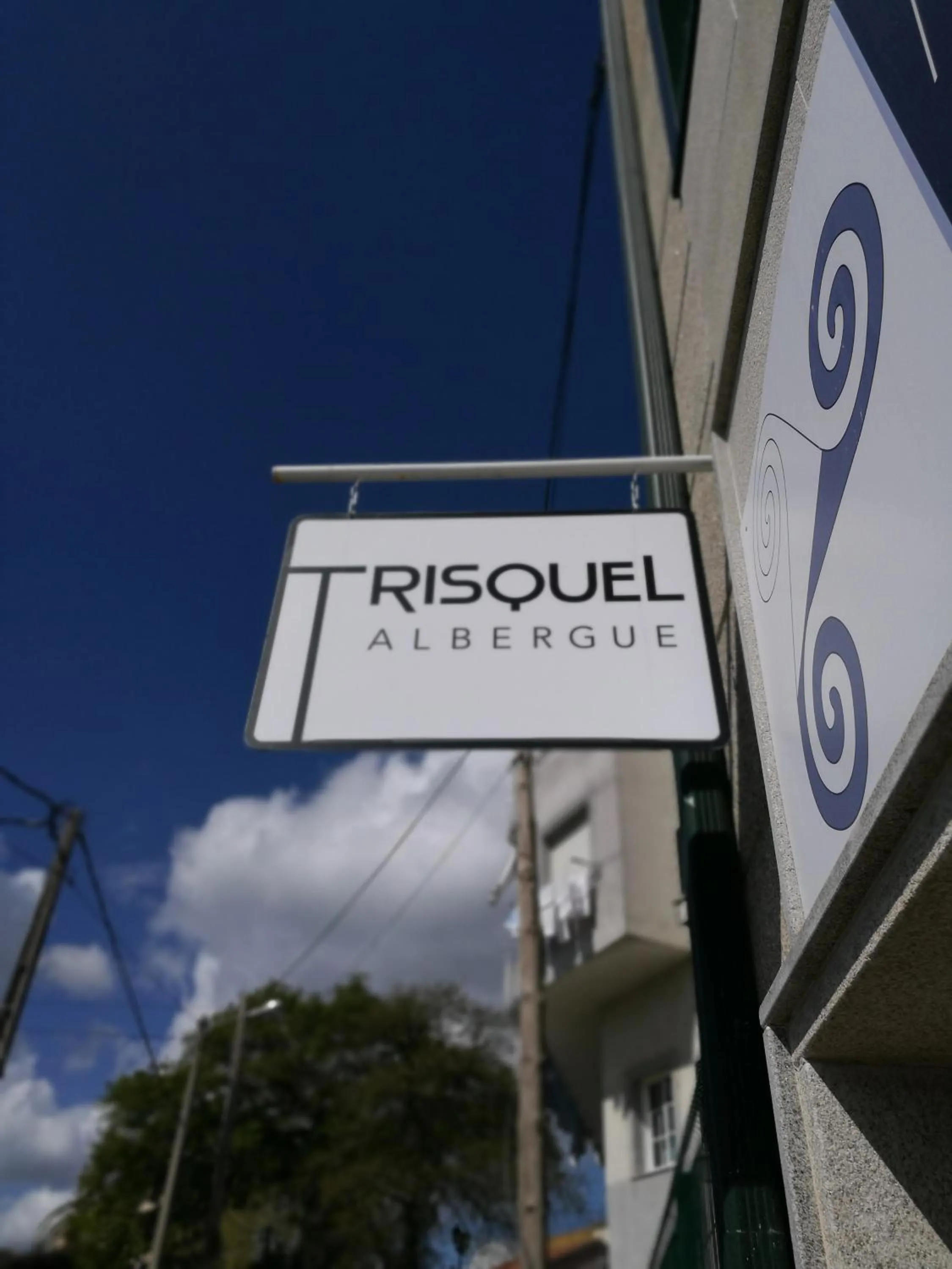 Property logo or sign in Albergue O Trisquel