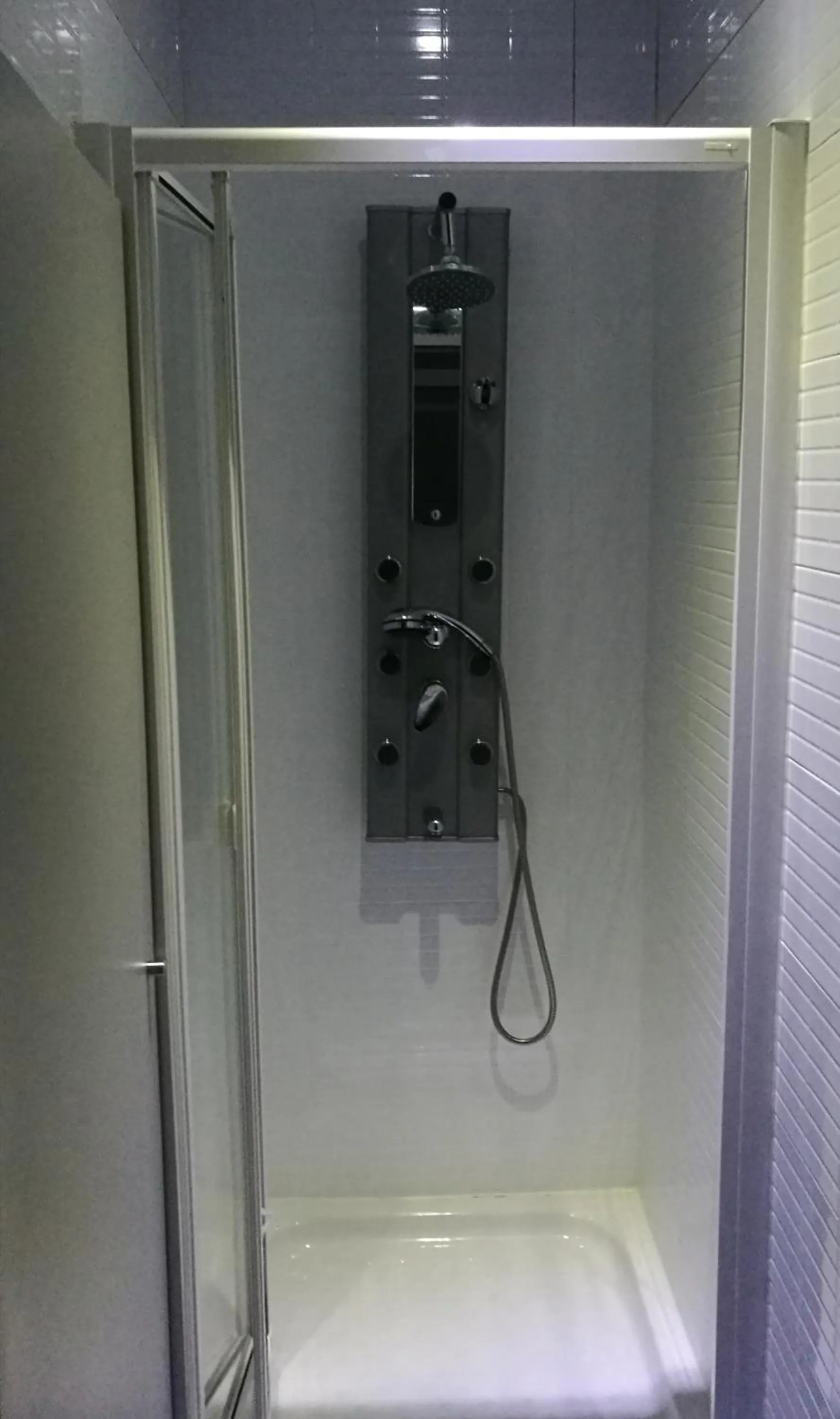 Shower in Albergue O Trisquel