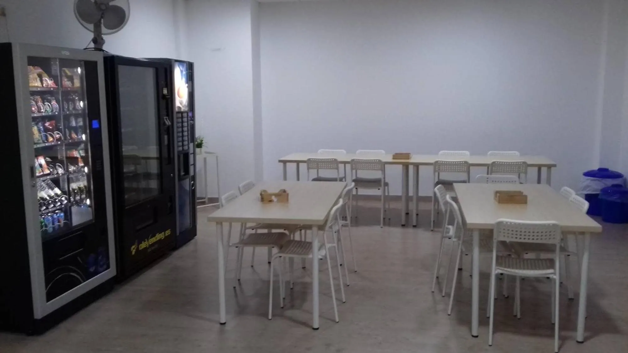 Dining area in Albergue O Trisquel