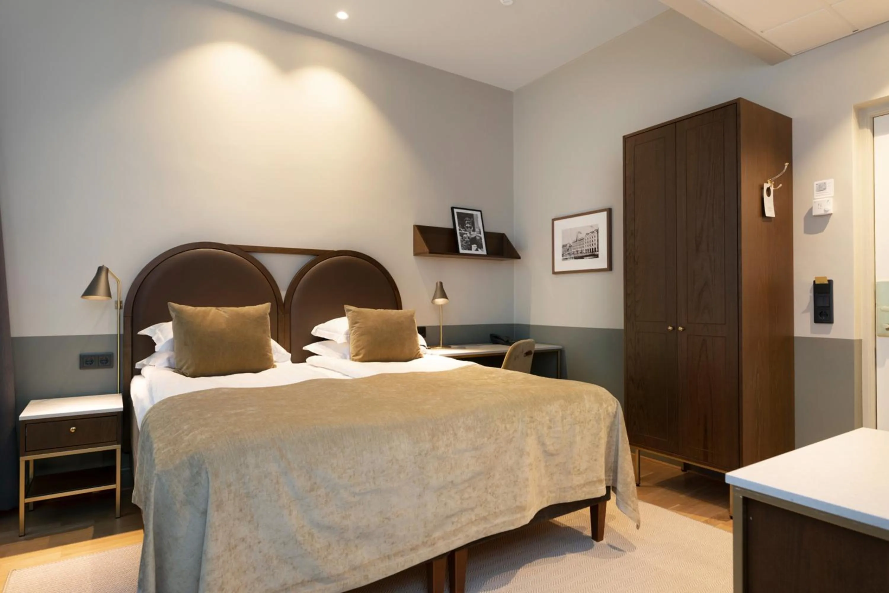 Photo of the whole room, Bed in Elite Hotel Savoy