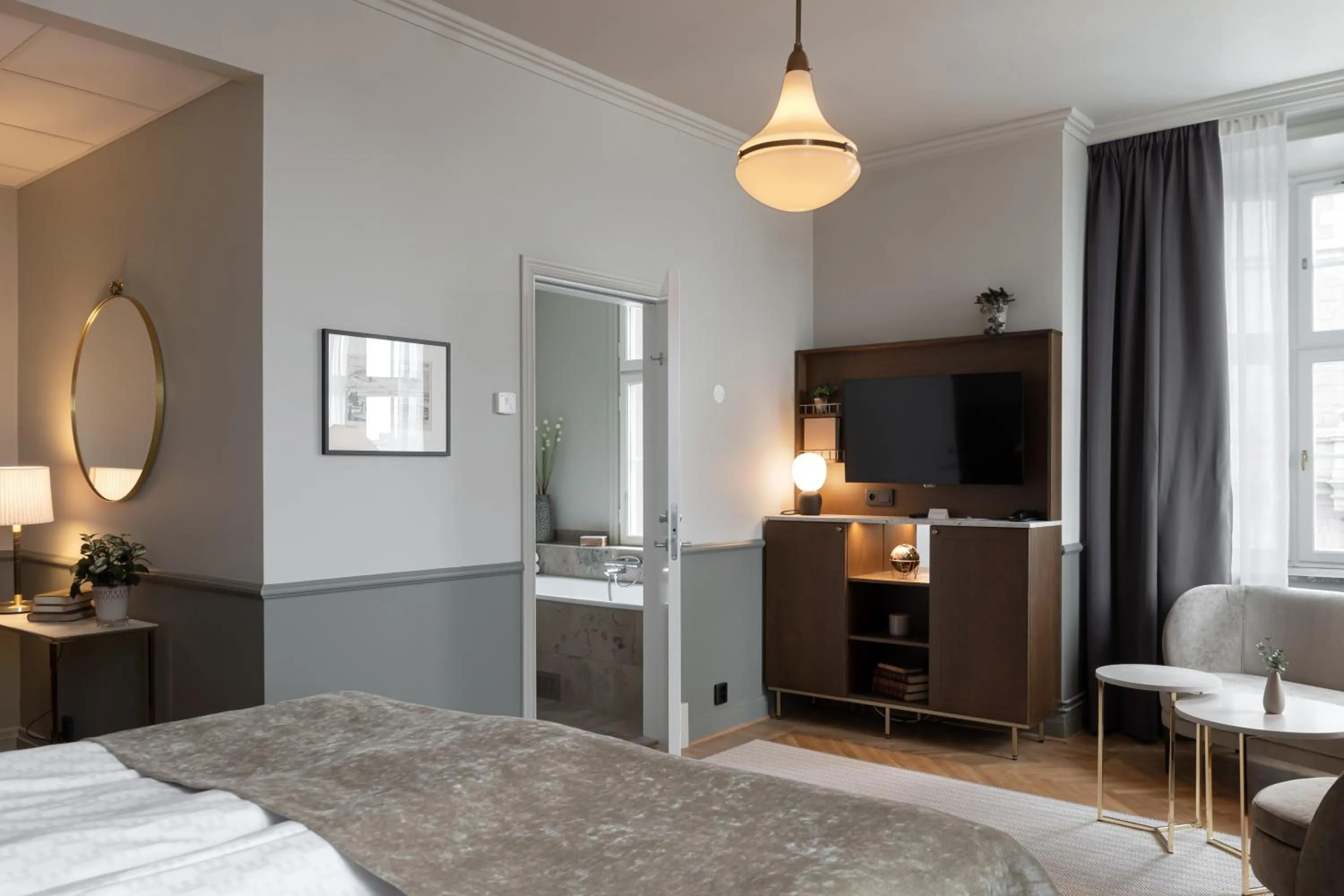 Photo of the whole room, Bed in Elite Hotel Savoy