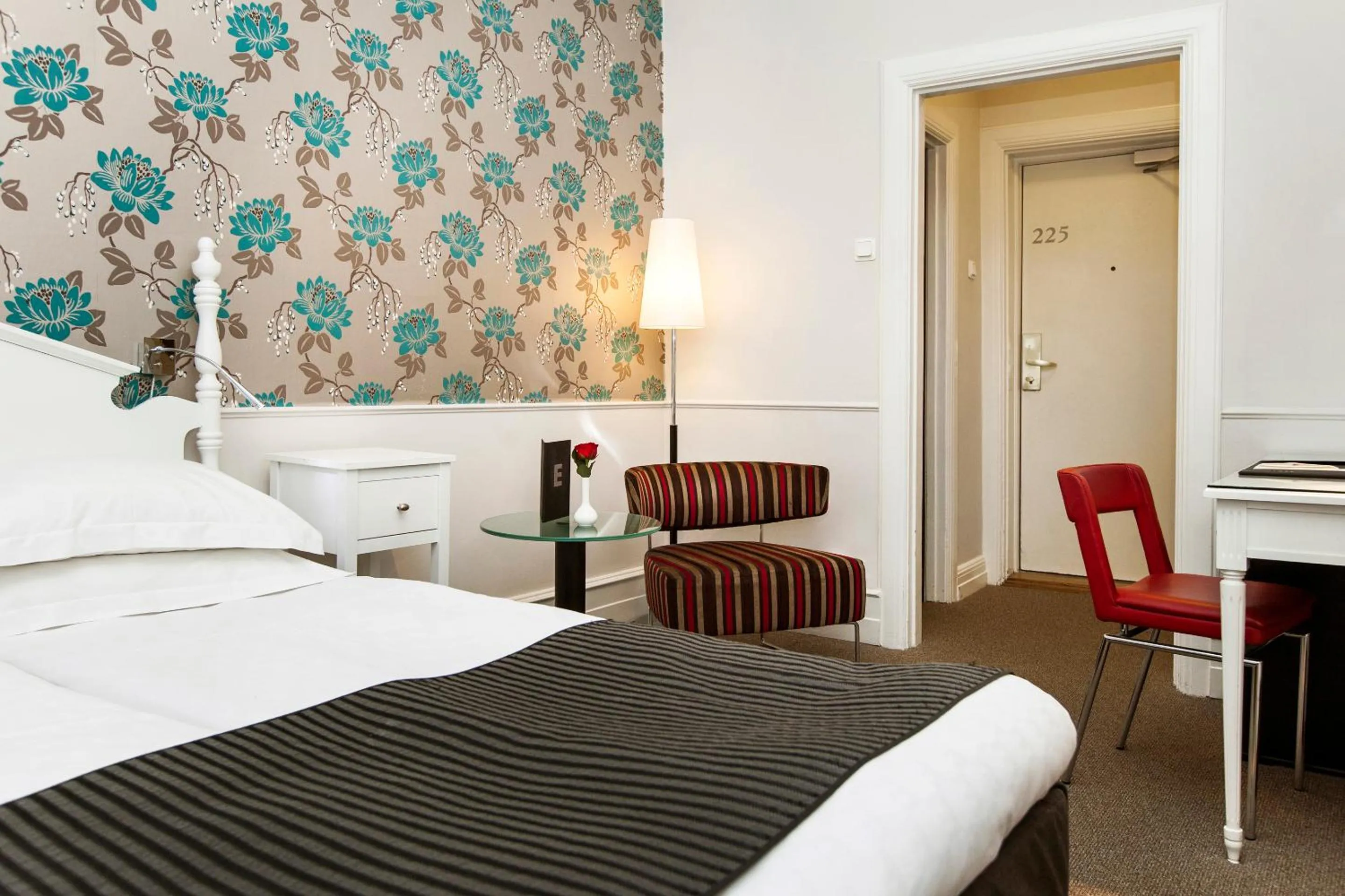 Photo of the whole room, Bed in Elite Hotel Savoy