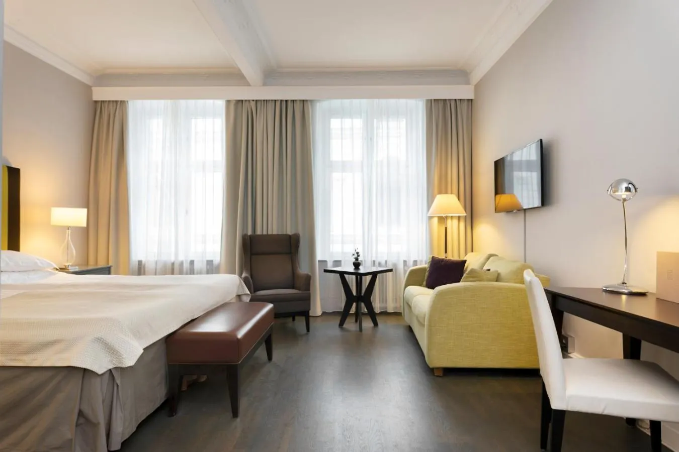 Bed in Elite Hotel Savoy