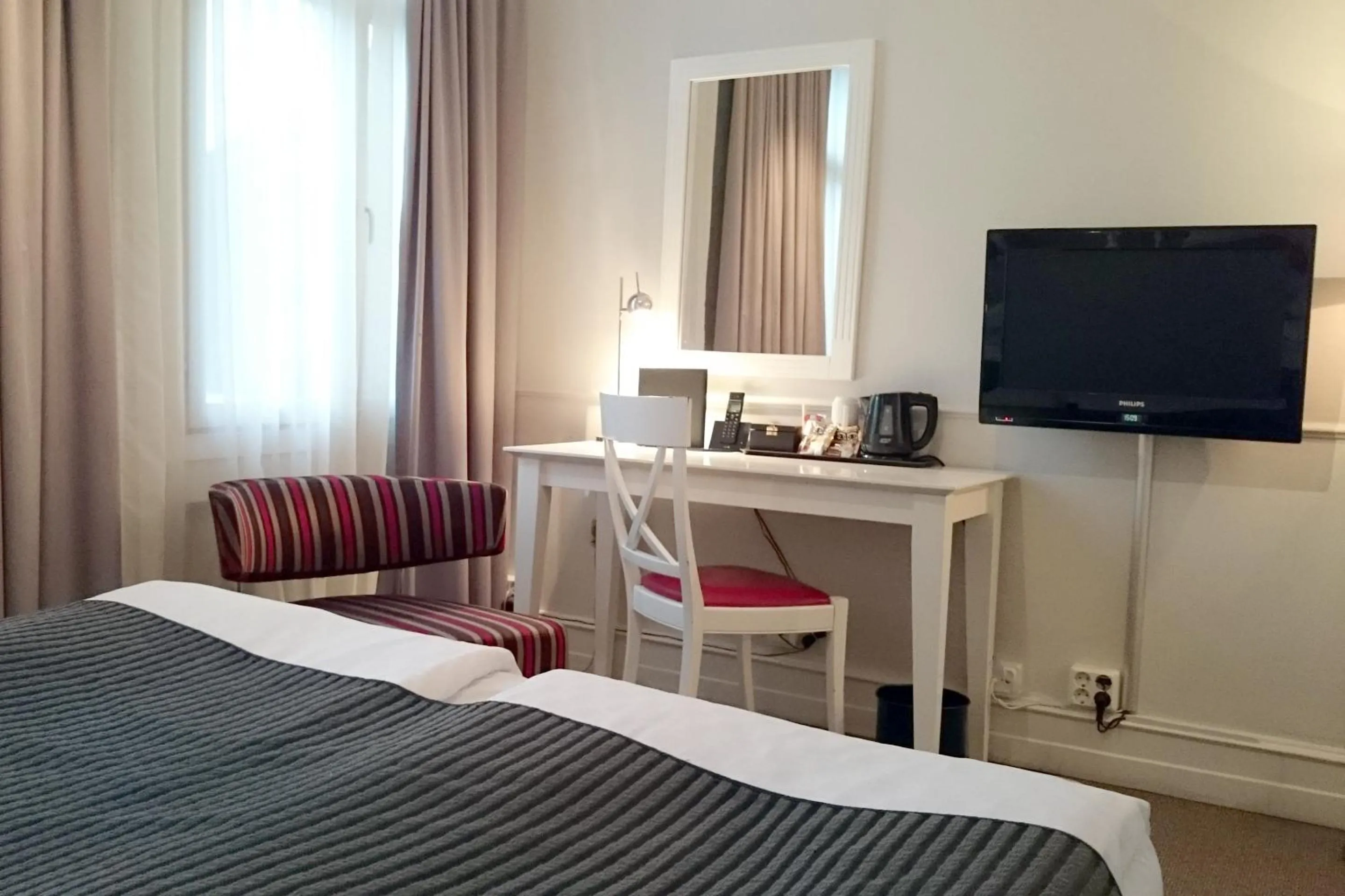 Photo of the whole room, Bed in Elite Hotel Savoy