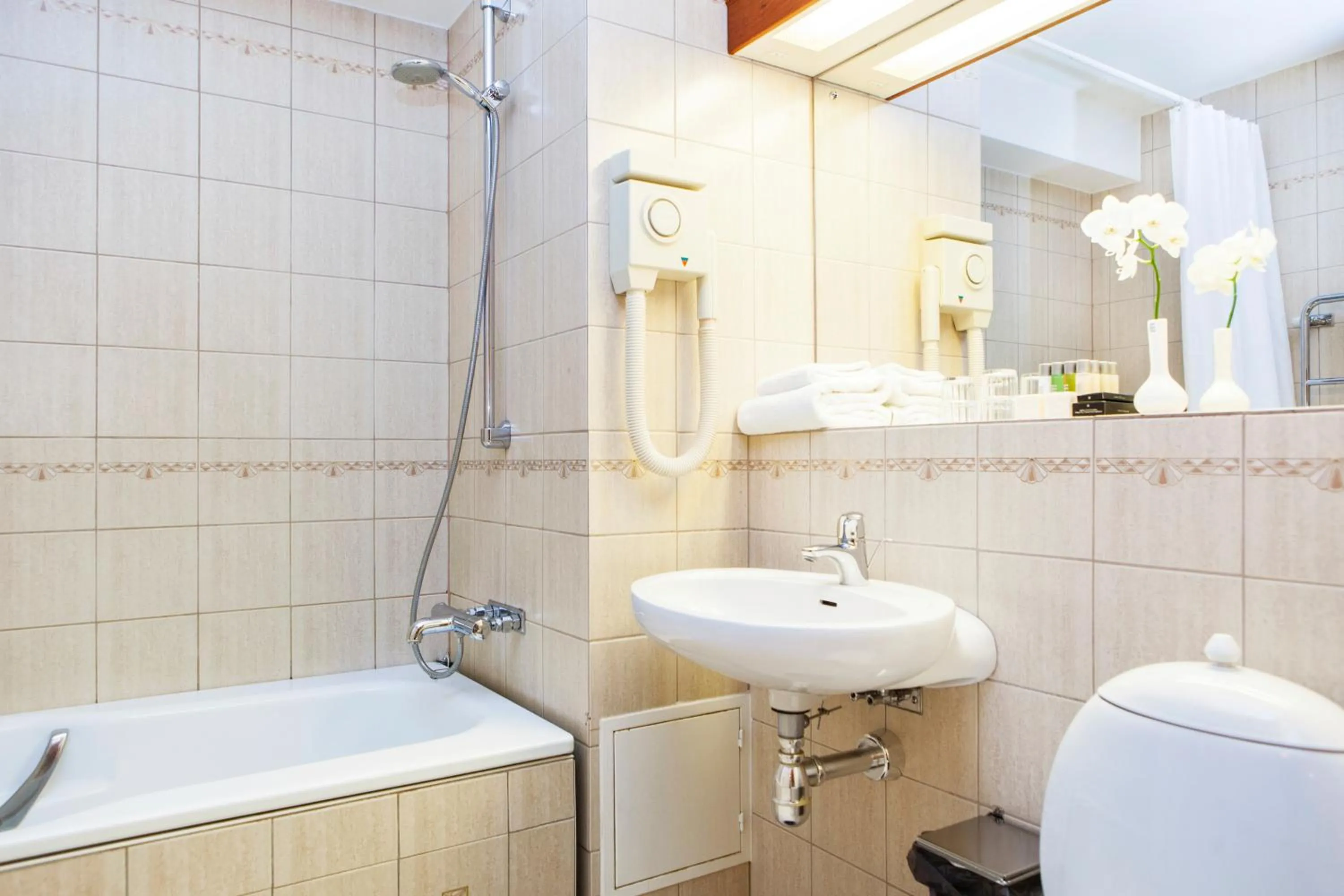 Bathroom in Elite Hotel Savoy