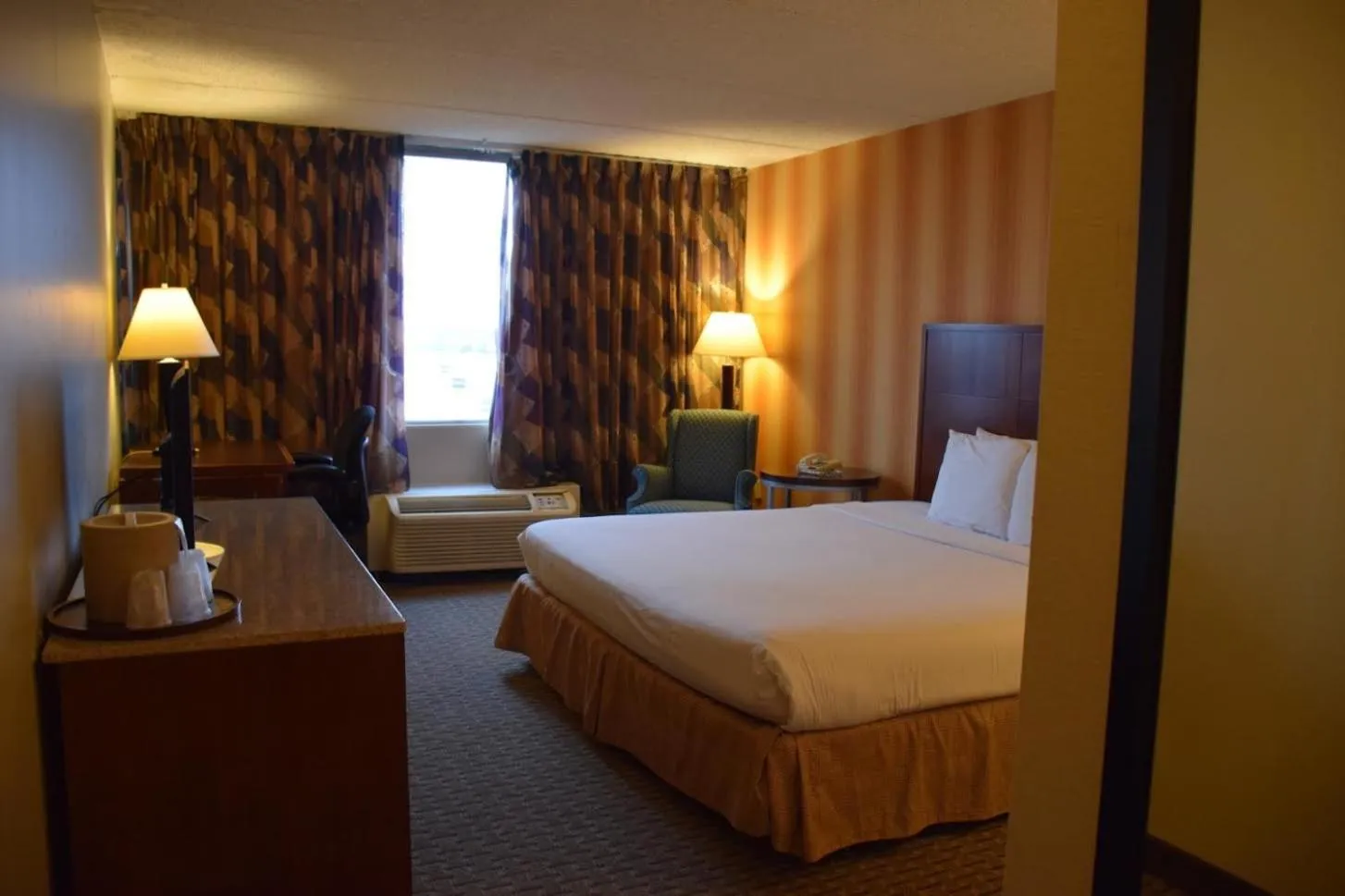 E Hotel Banquet & Conference Center