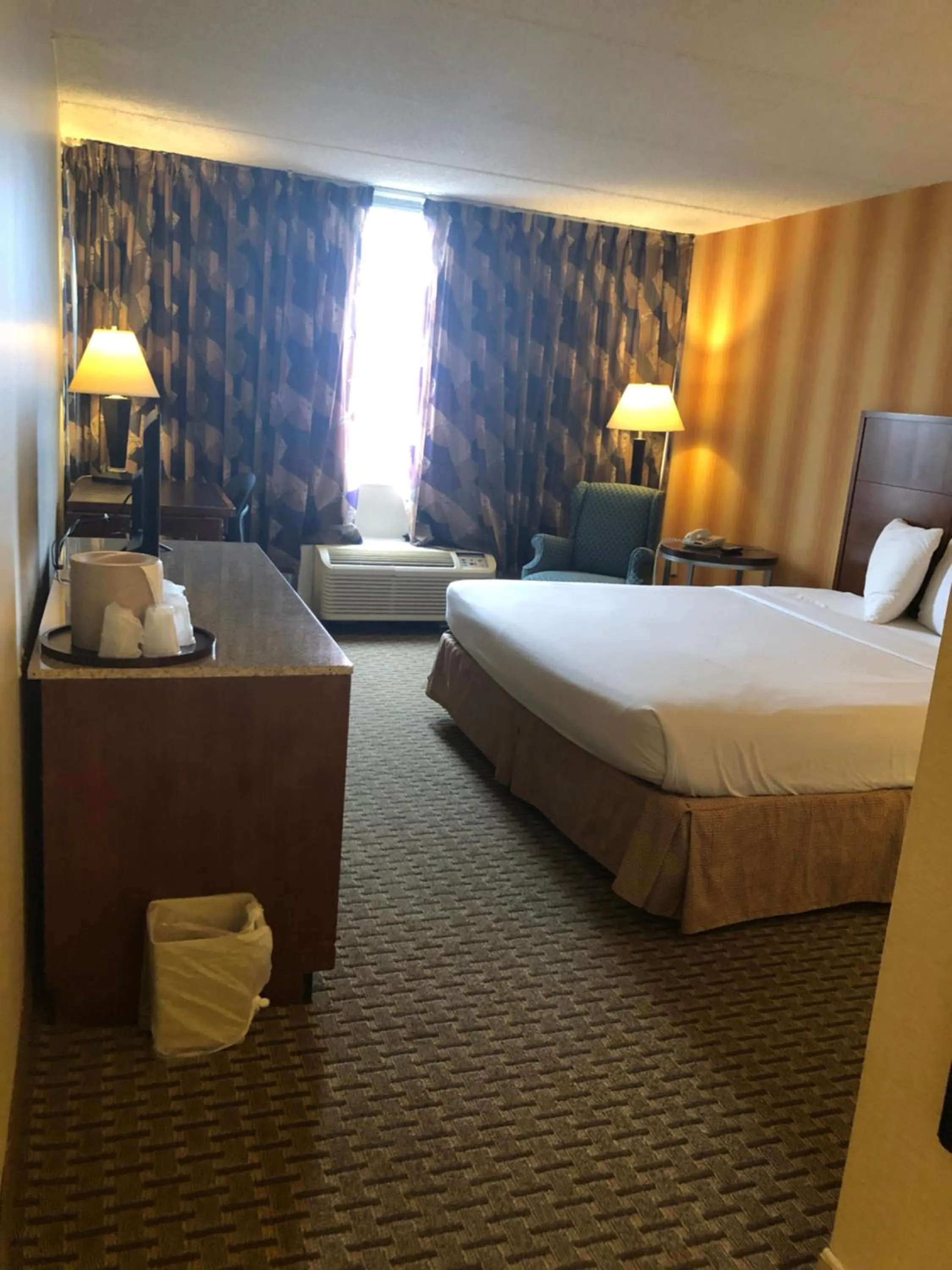 E Hotel Banquet & Conference Center