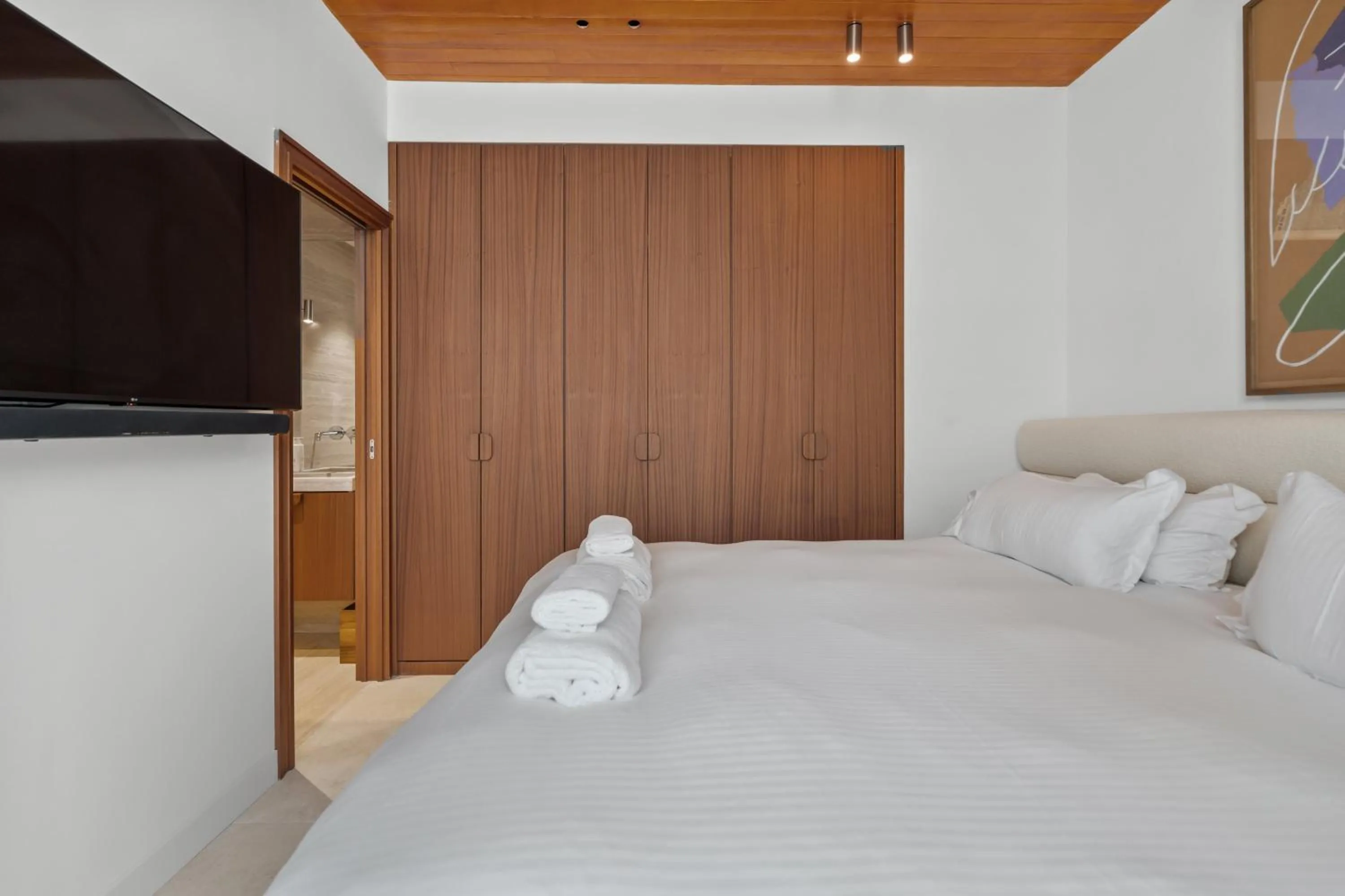 Bed in Hotel Casarose - Cannes Mandelieu