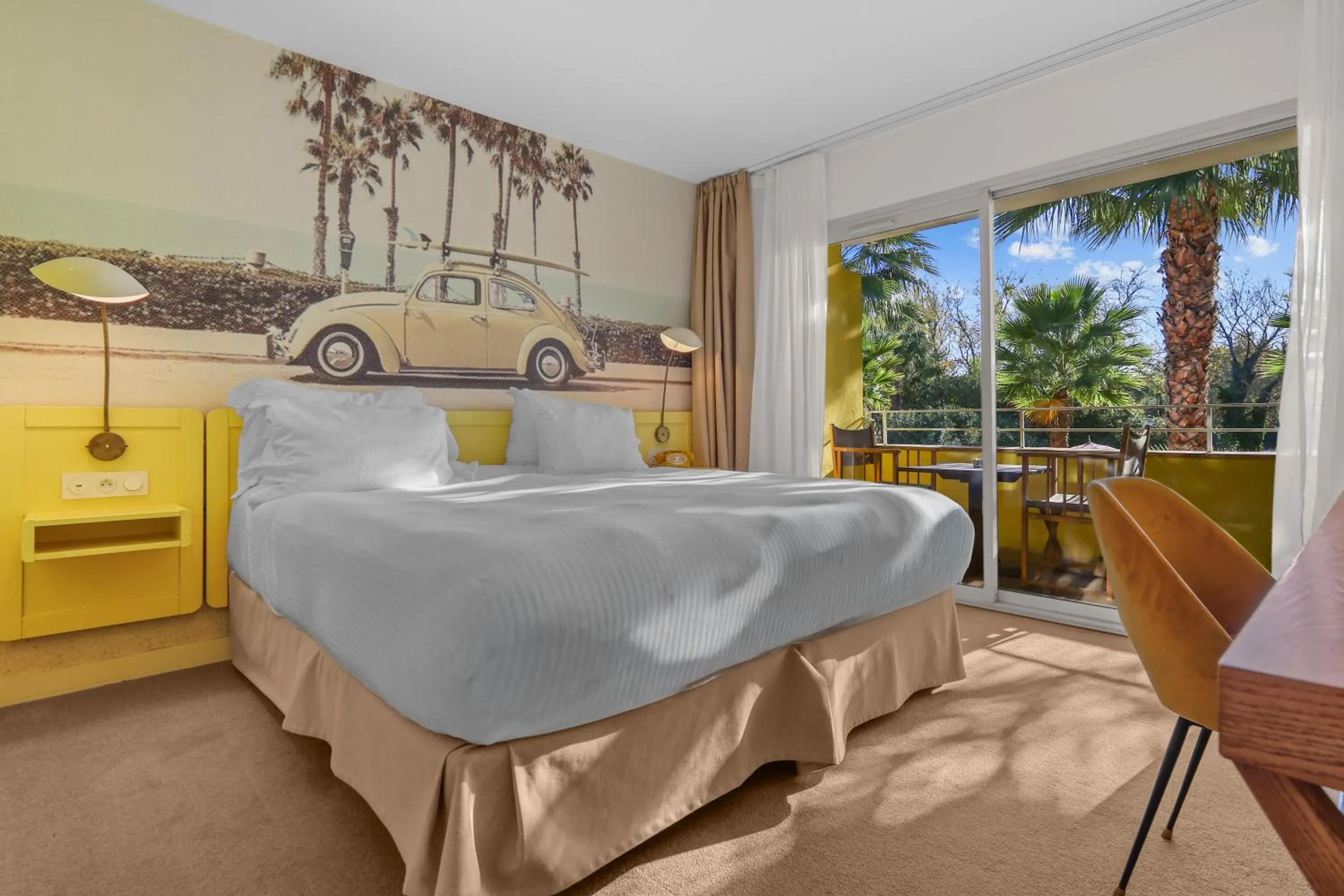 Bedroom, Bed in Hotel Casarose - Cannes Mandelieu