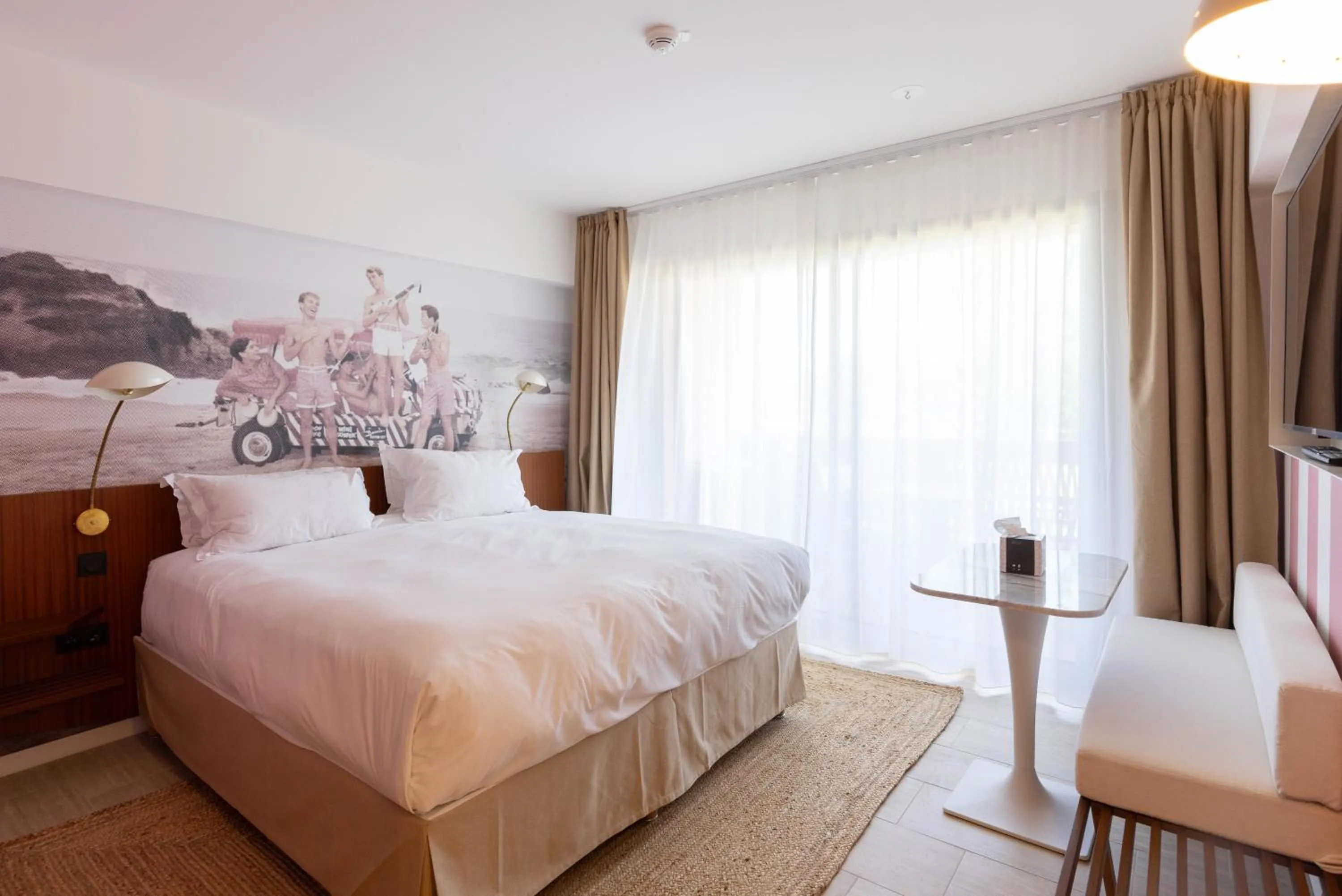 TV and multimedia, Bed in Hotel Casarose - Cannes Mandelieu