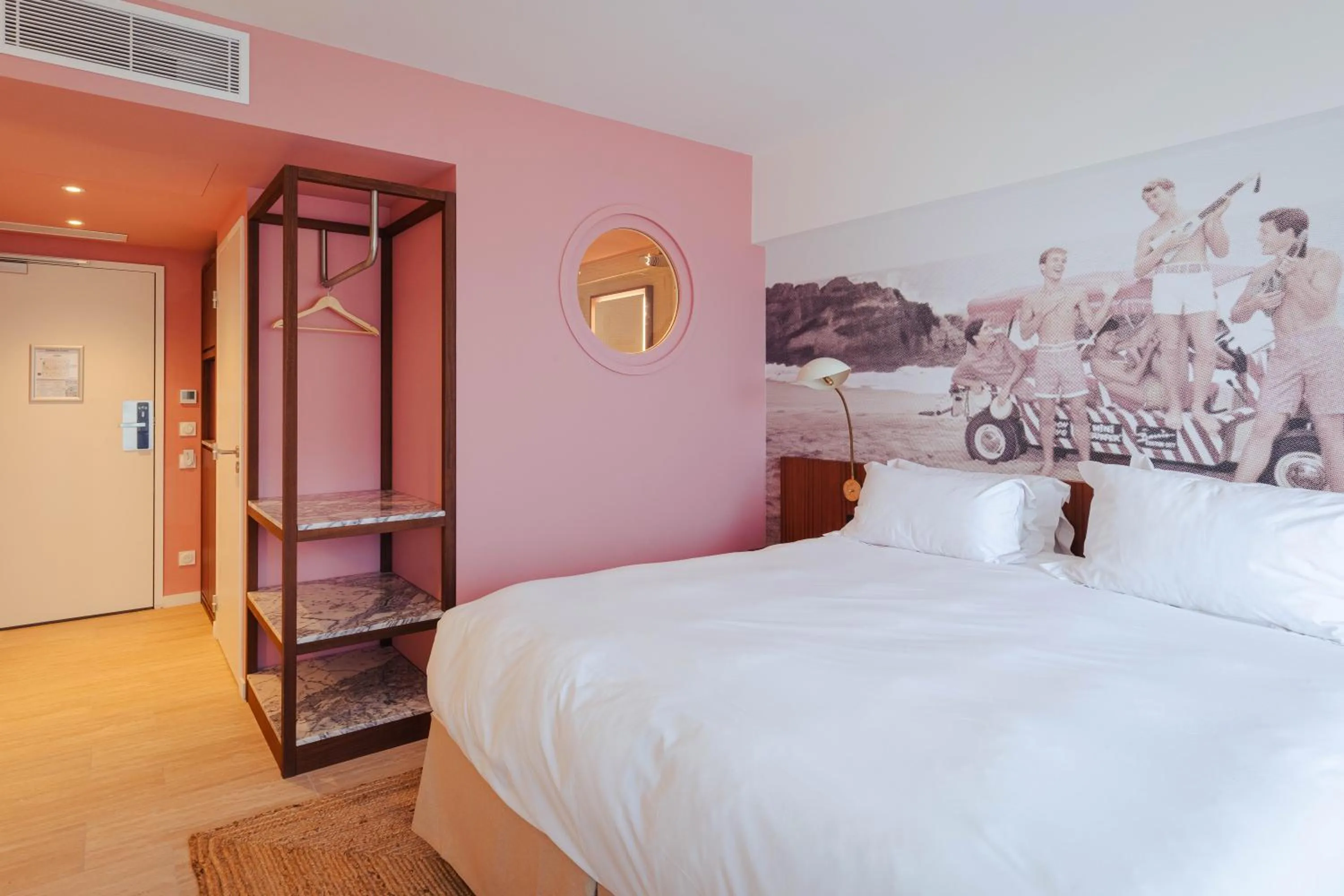 Photo of the whole room, Bed in Hotel Casarose - Cannes Mandelieu