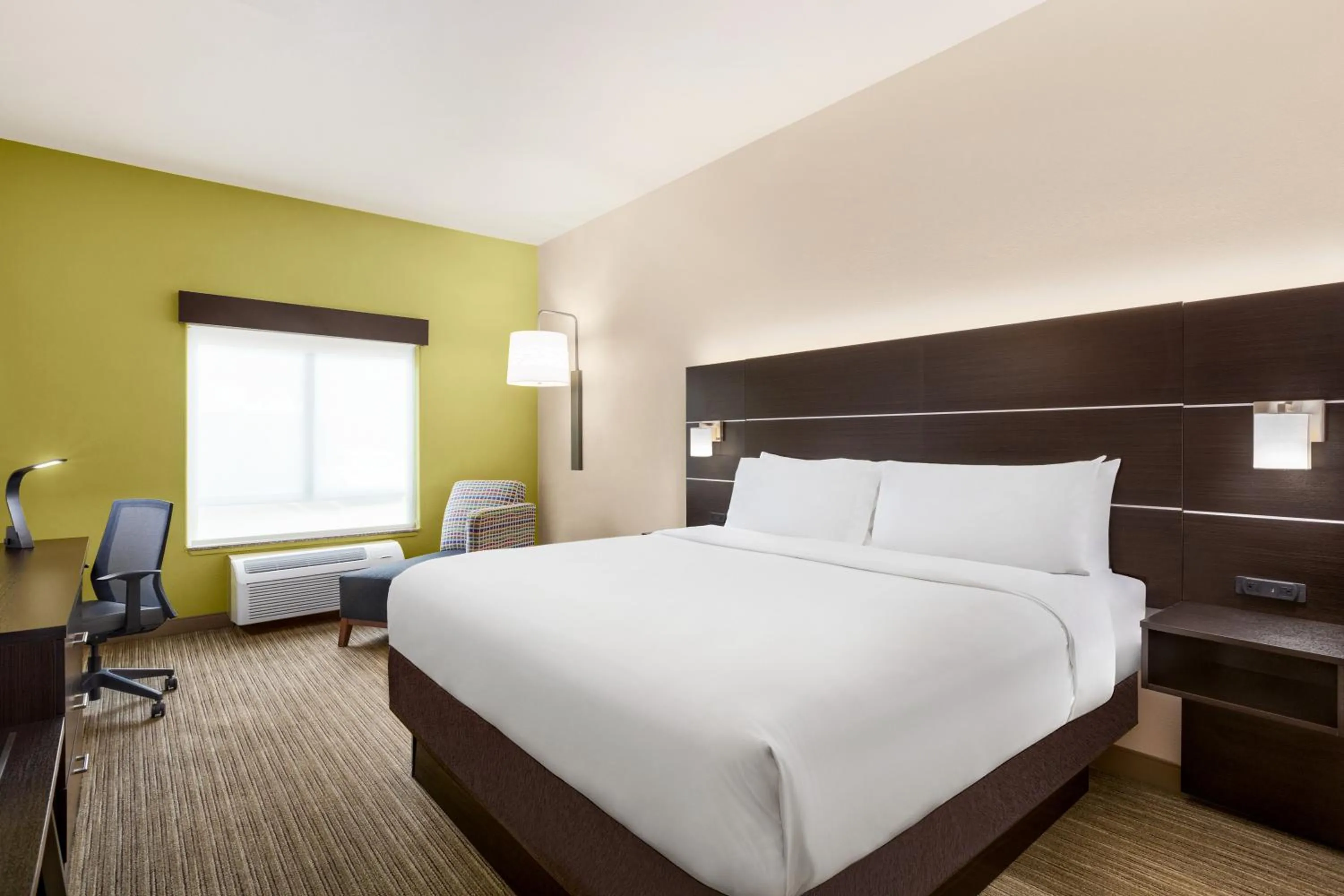 Bed in Holiday Inn Express Hotel & Suites San Antonio NW-Medical Area by IHG