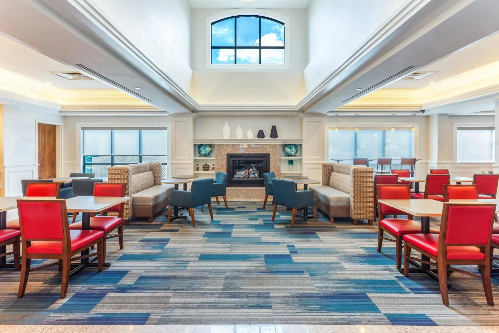 Breakfast in Holiday Inn Express Hauppauge-Long Island by IHG