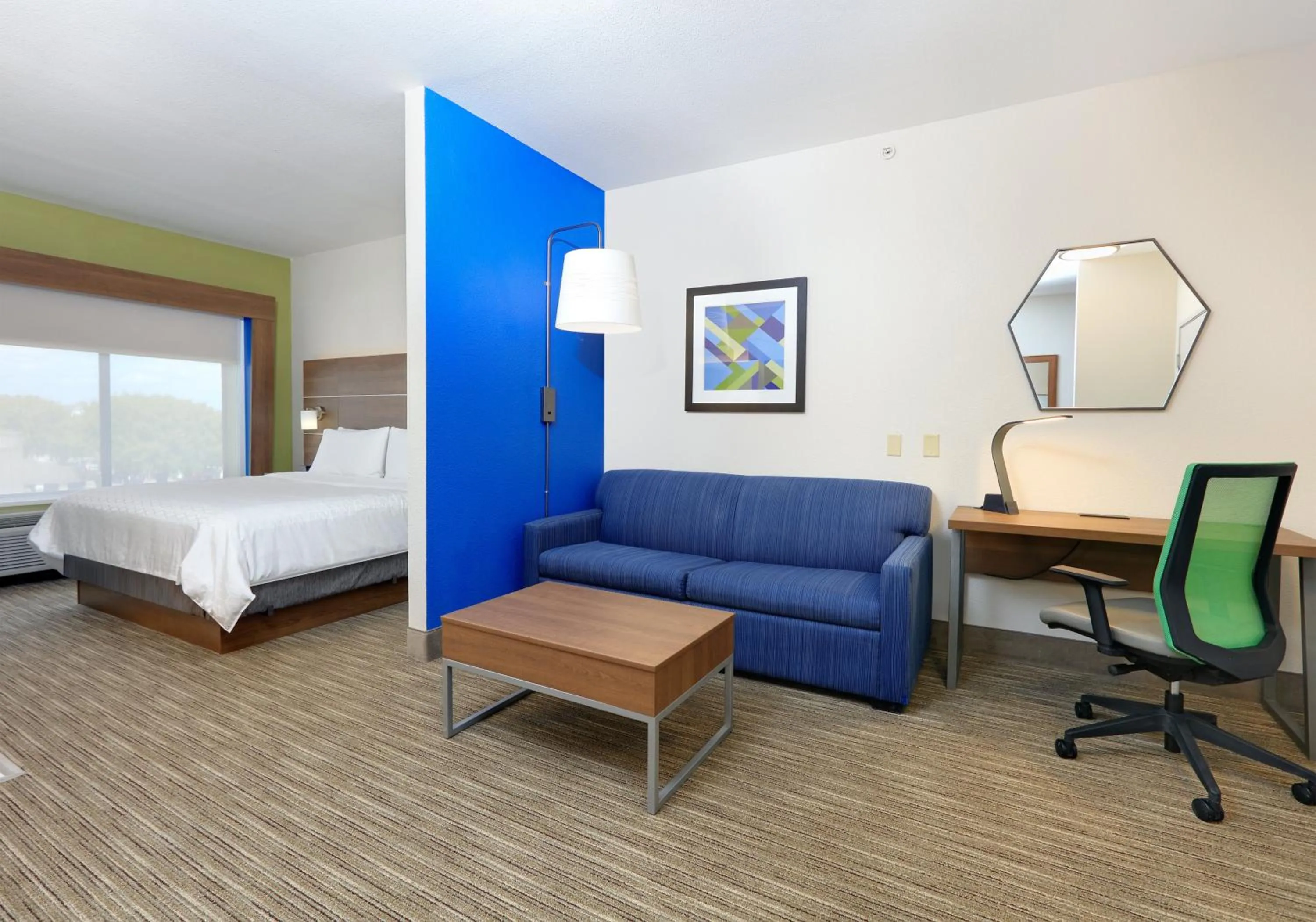 Photo of the whole room, Bed in Holiday Inn Express & Suites - Austin - Round Rock by IHG