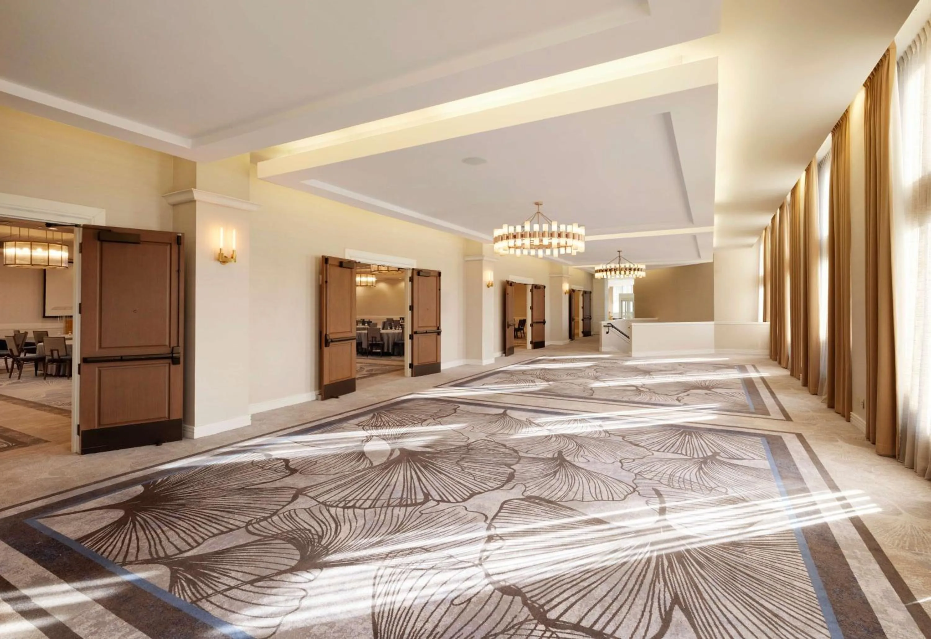 Meeting/conference room, Bed in Sonesta White Plains Downtown