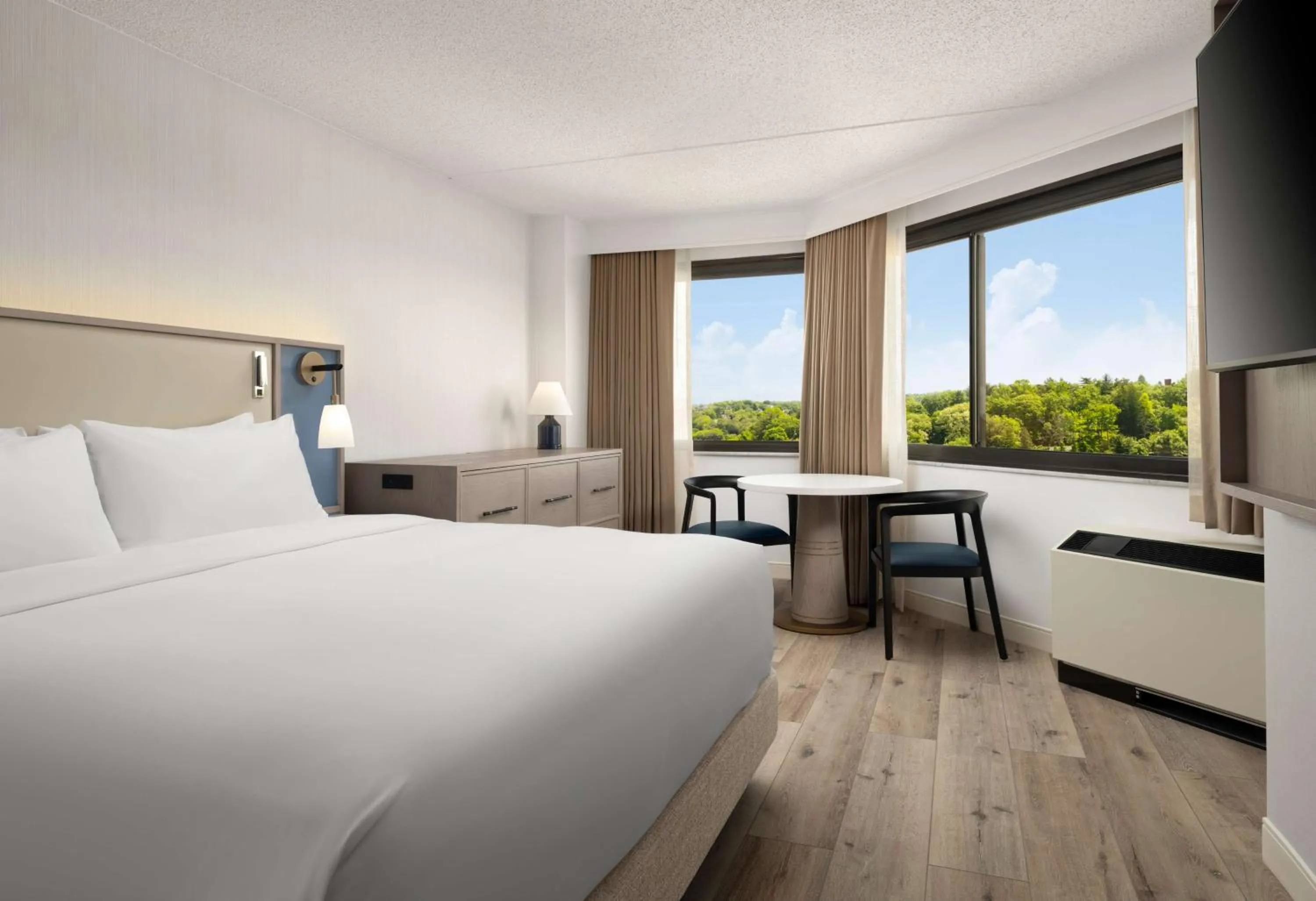 Bedroom, Bed in Sonesta White Plains Downtown