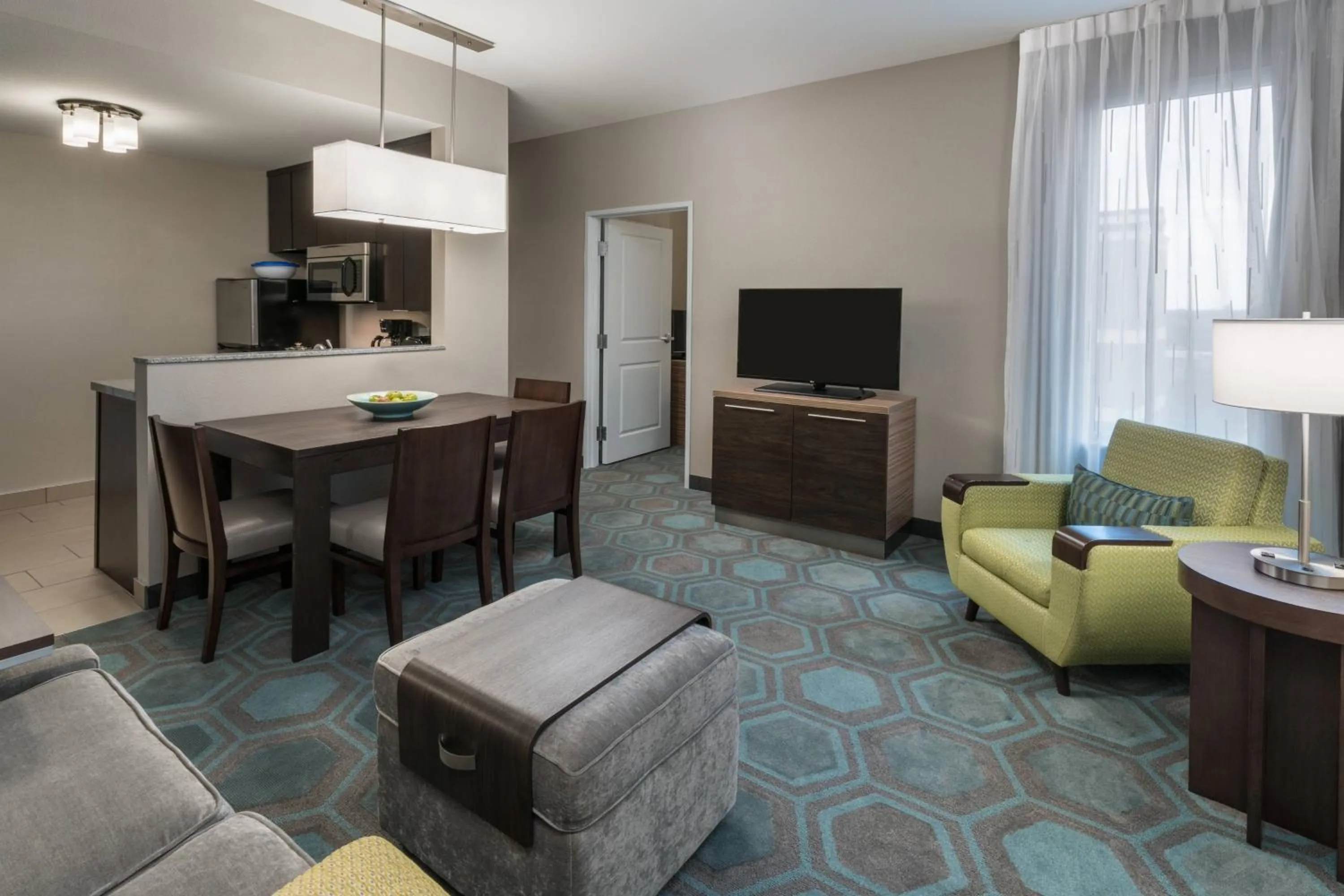 Living room in TownePlace Suites by Marriott Chicago Schaumburg