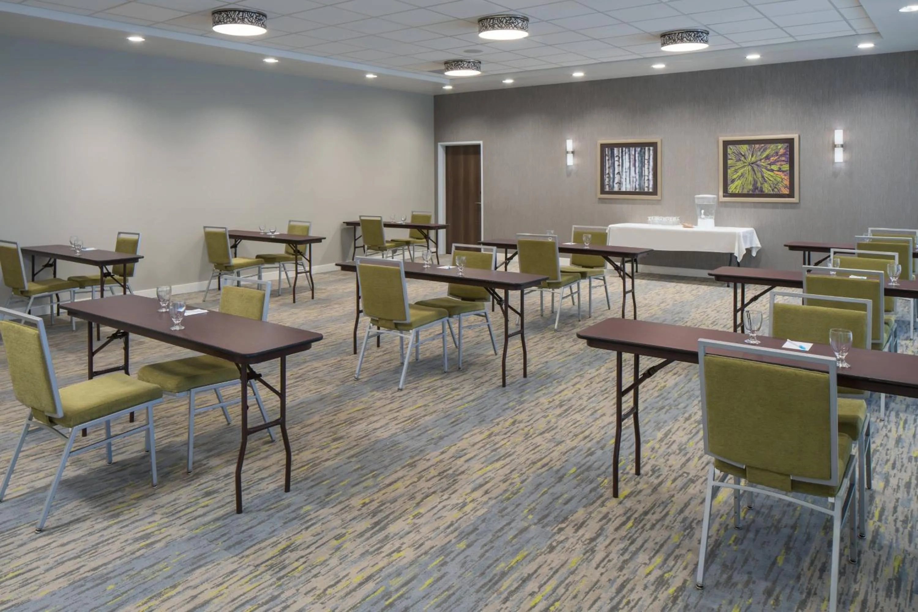 Meeting/conference room in Fairfield Inn & Suites by Marriott Chicago Schaumburg