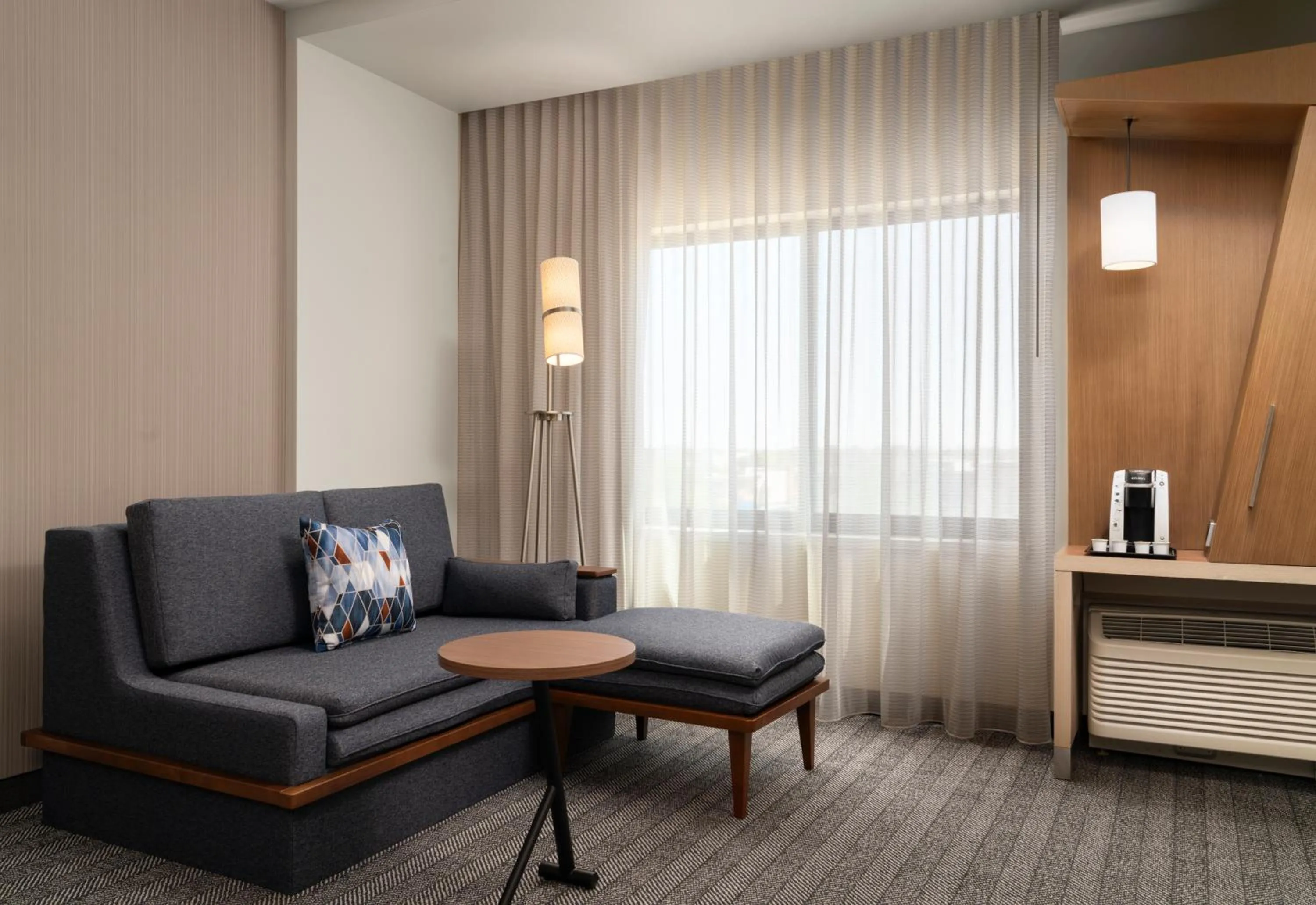 Seating area in Courtyard by Marriott Denver North/Westminster