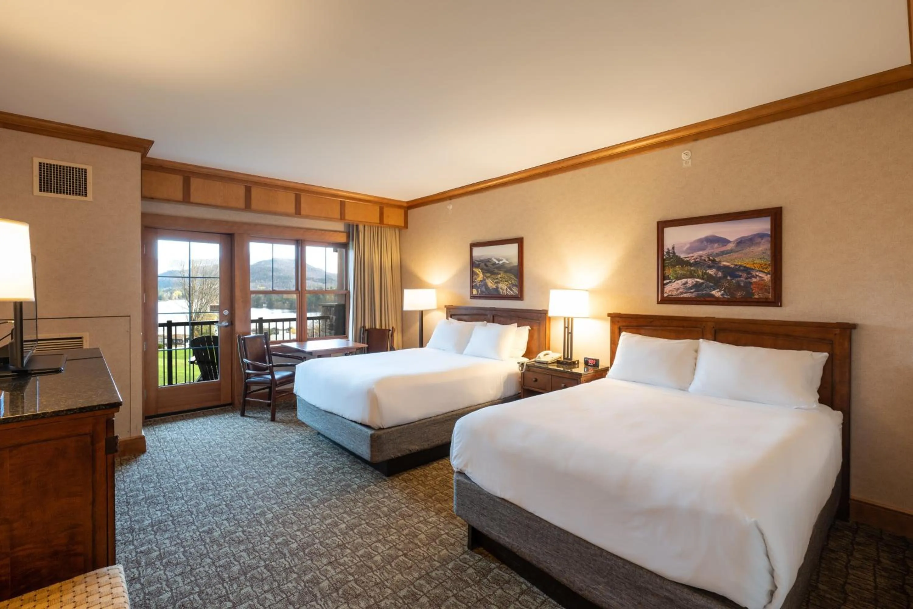 Photo of the whole room, Bed in Crowne Plaza Lake Placid by IHG