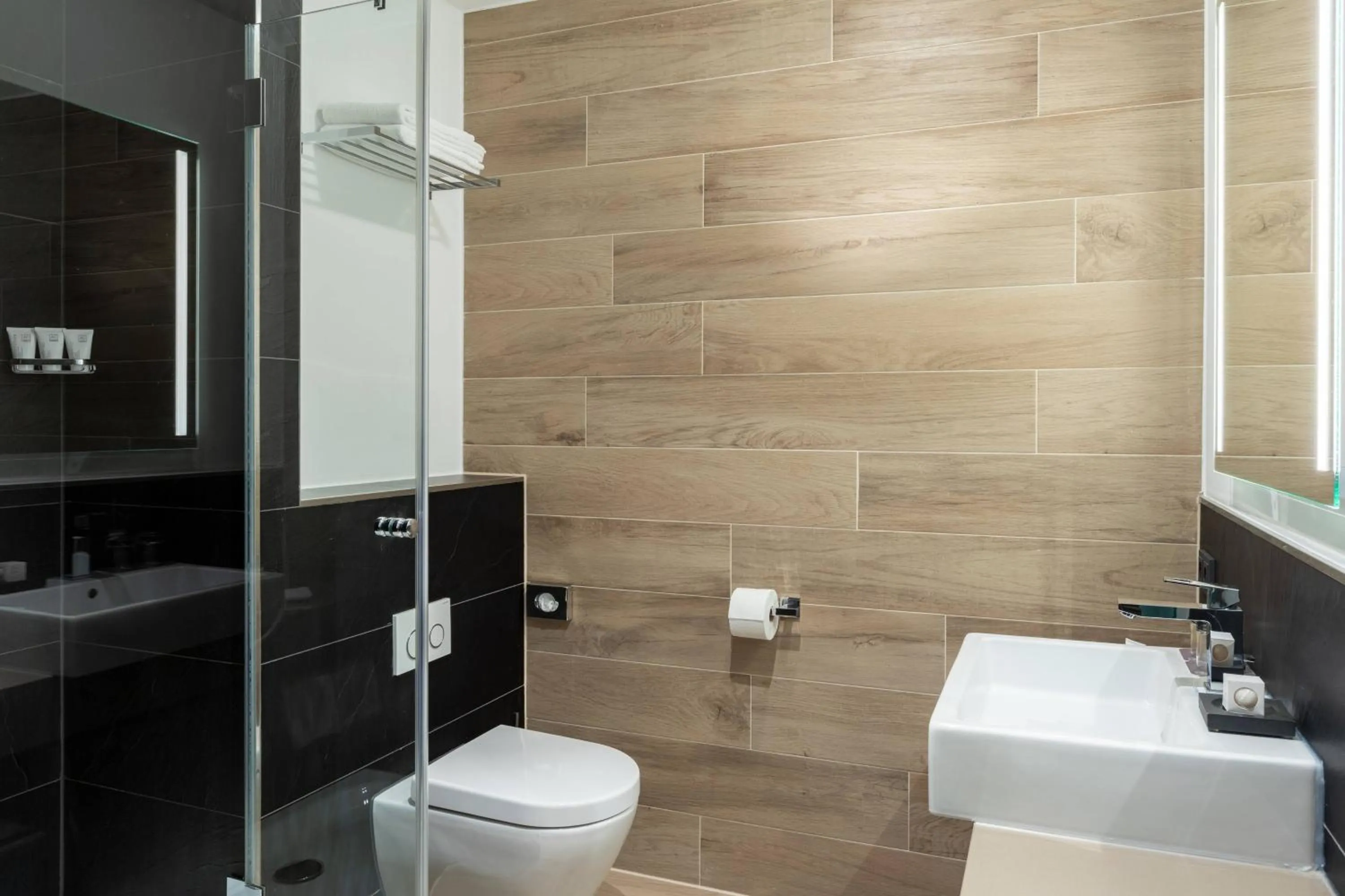 Bathroom in AC Hotel by Marriott Mainz