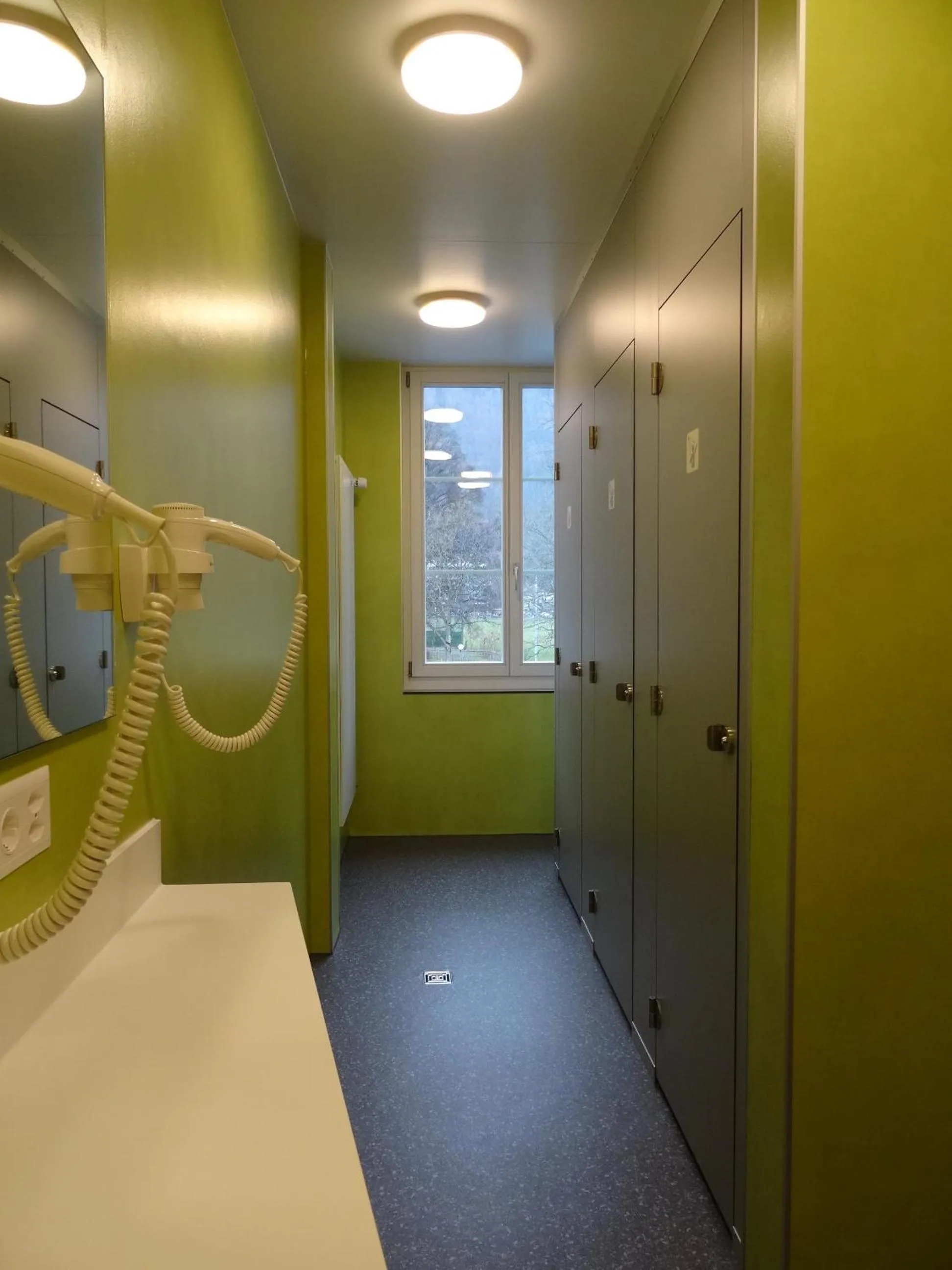 Shower in Backpackers Villa Sonnenhof - Hostel Interlaken