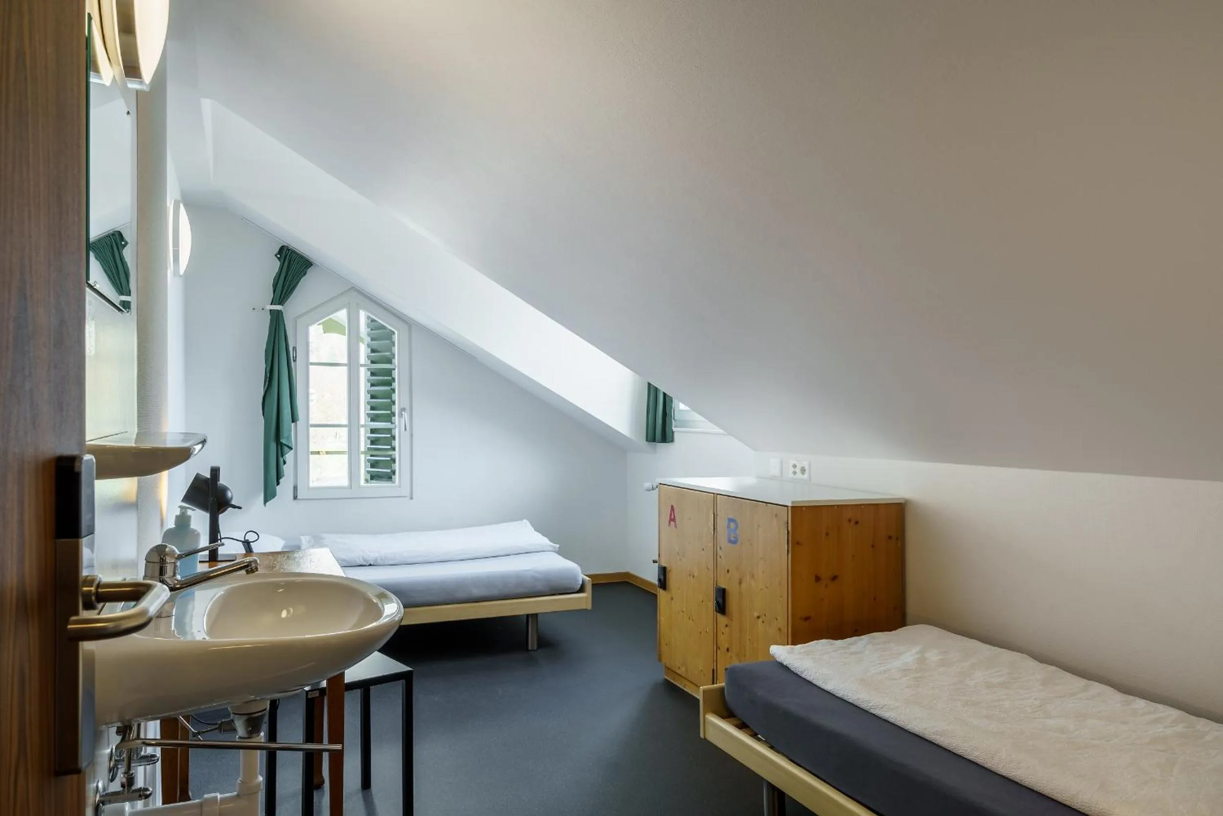 Photo of the whole room, Bed in Backpackers Villa Sonnenhof - Hostel Interlaken