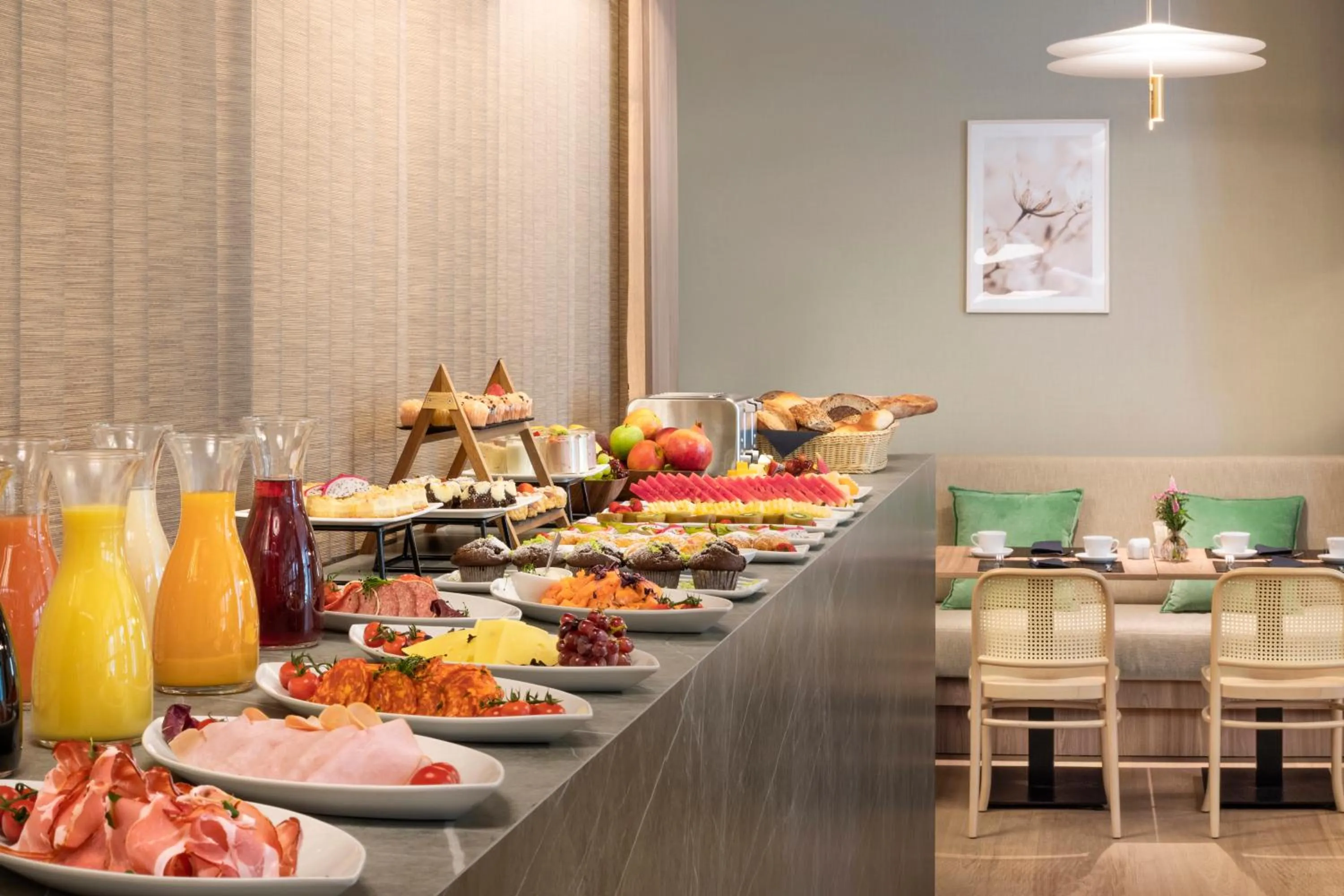 Restaurant/places to eat in Meliá Düsseldorf