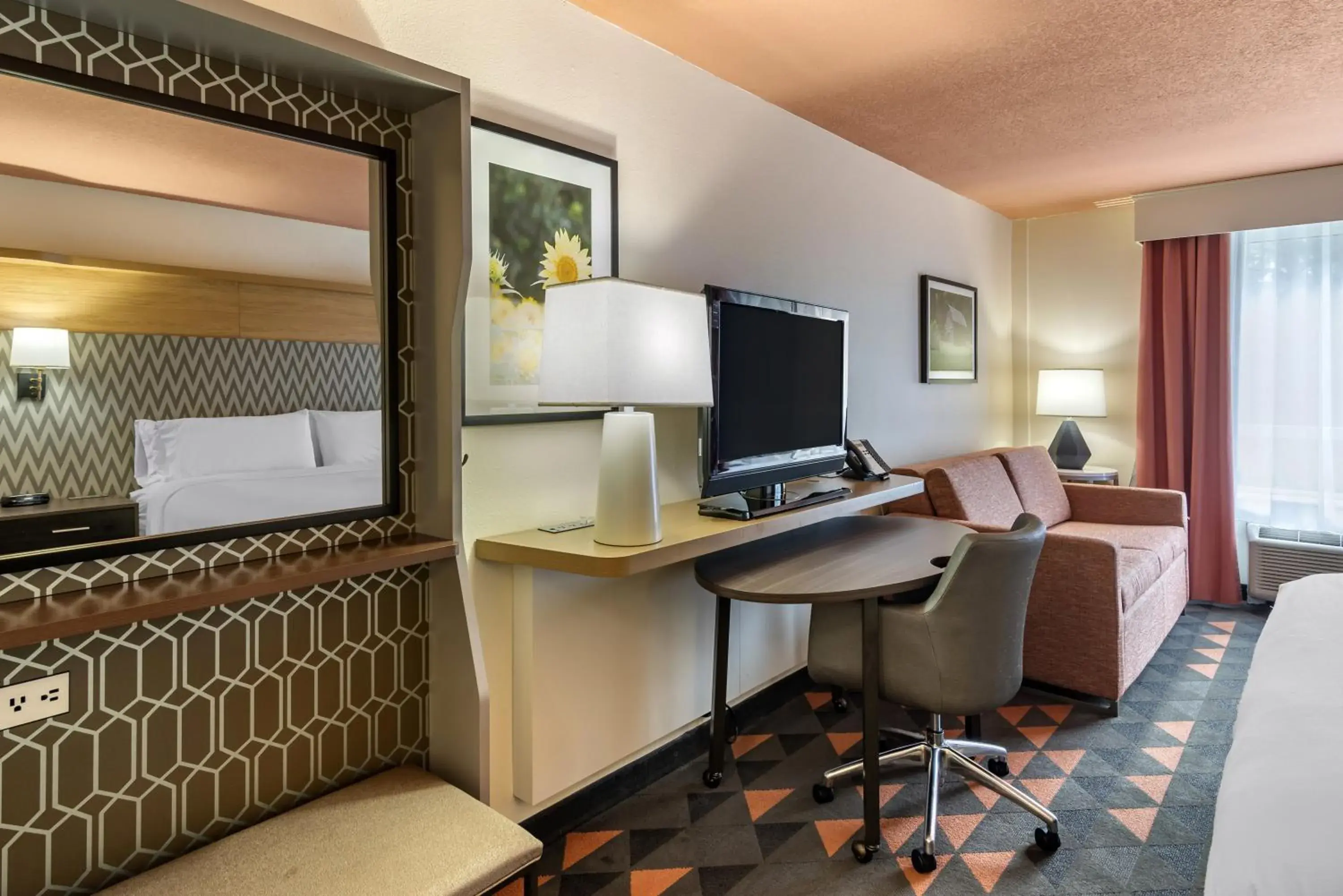 Standard Room with Two Queen Beds in Holiday Inn Atlanta-Gas South Arena Area by IHG Standard Room with Two Queen Beds in Holiday Inn Atlanta-Gas South Arena Area by IHG