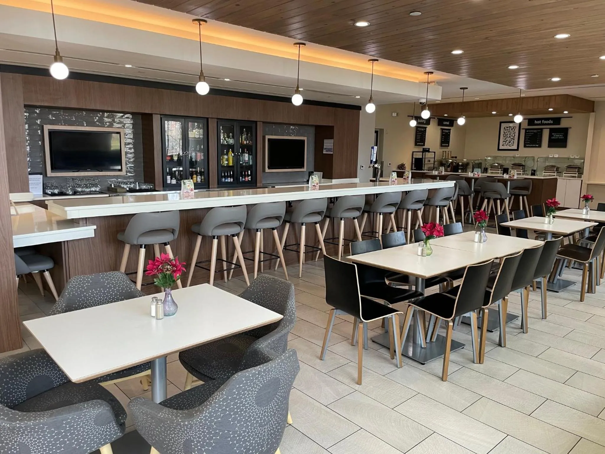 Restaurant/places to eat in Holiday Inn Atlanta-Gas South Arena Area by IHG