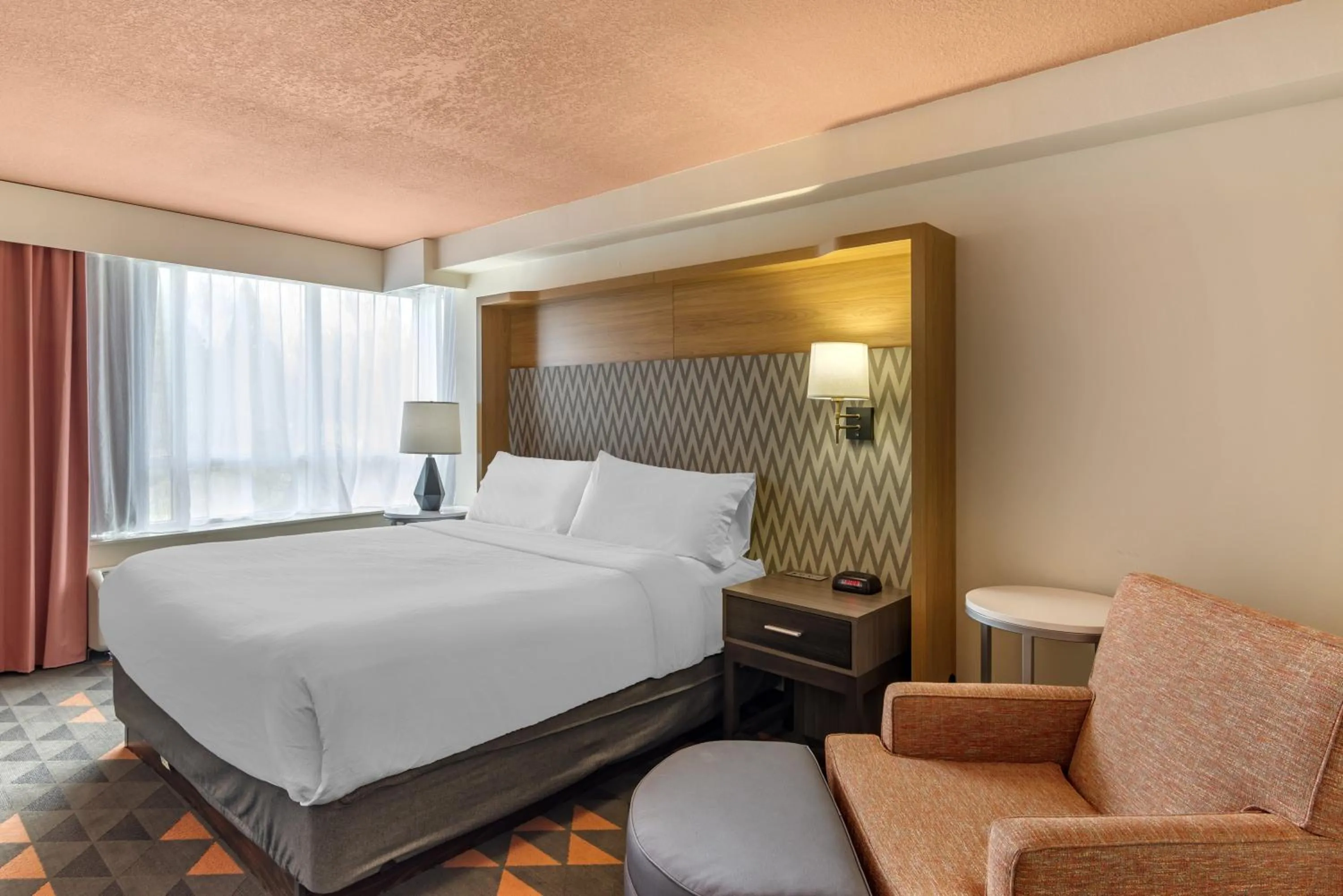 Photo of the whole room, Bed in Holiday Inn Atlanta-Gas South Arena Area by IHG