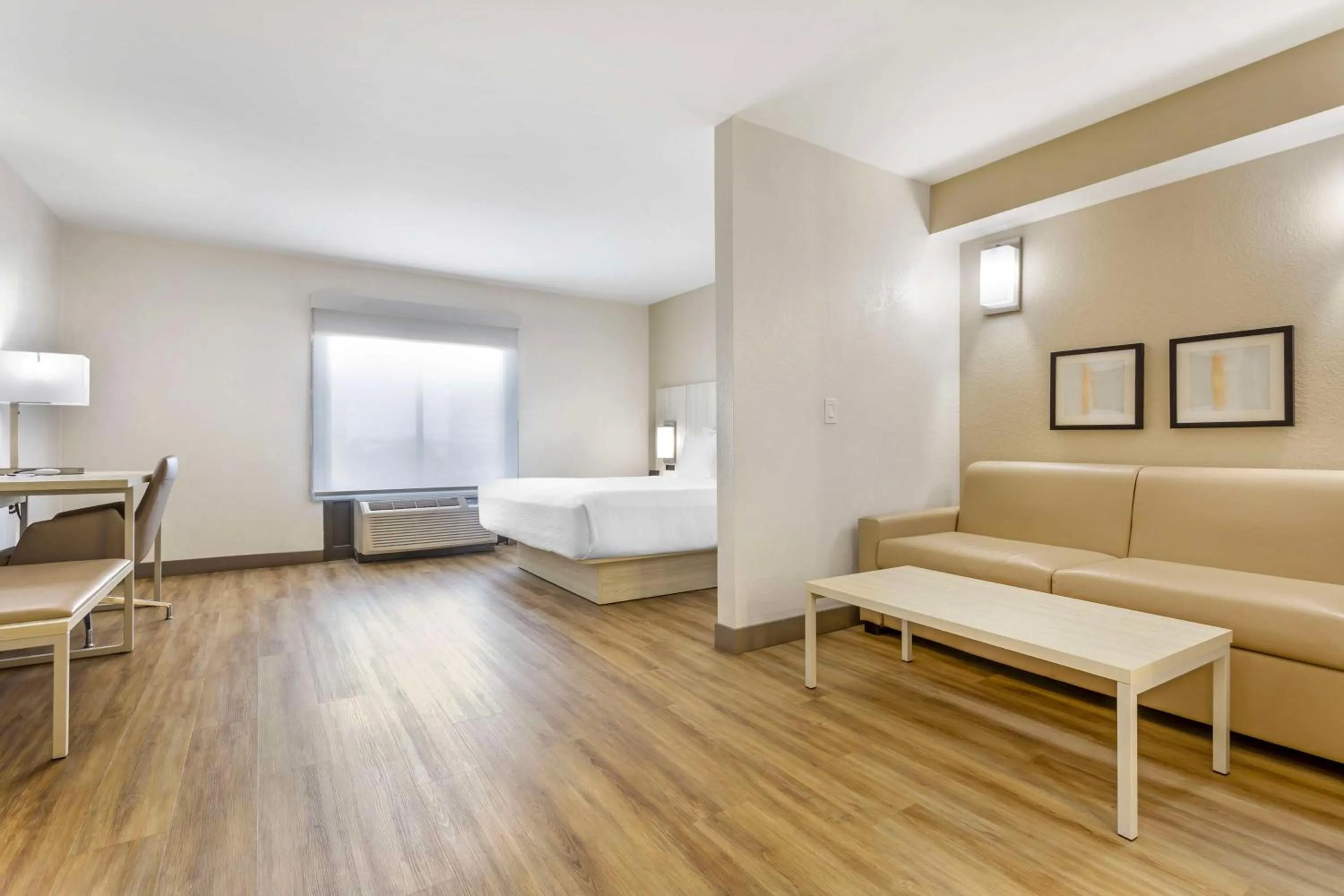 Bedroom, Bed in Best Western Plus Sugar Land-Stafford