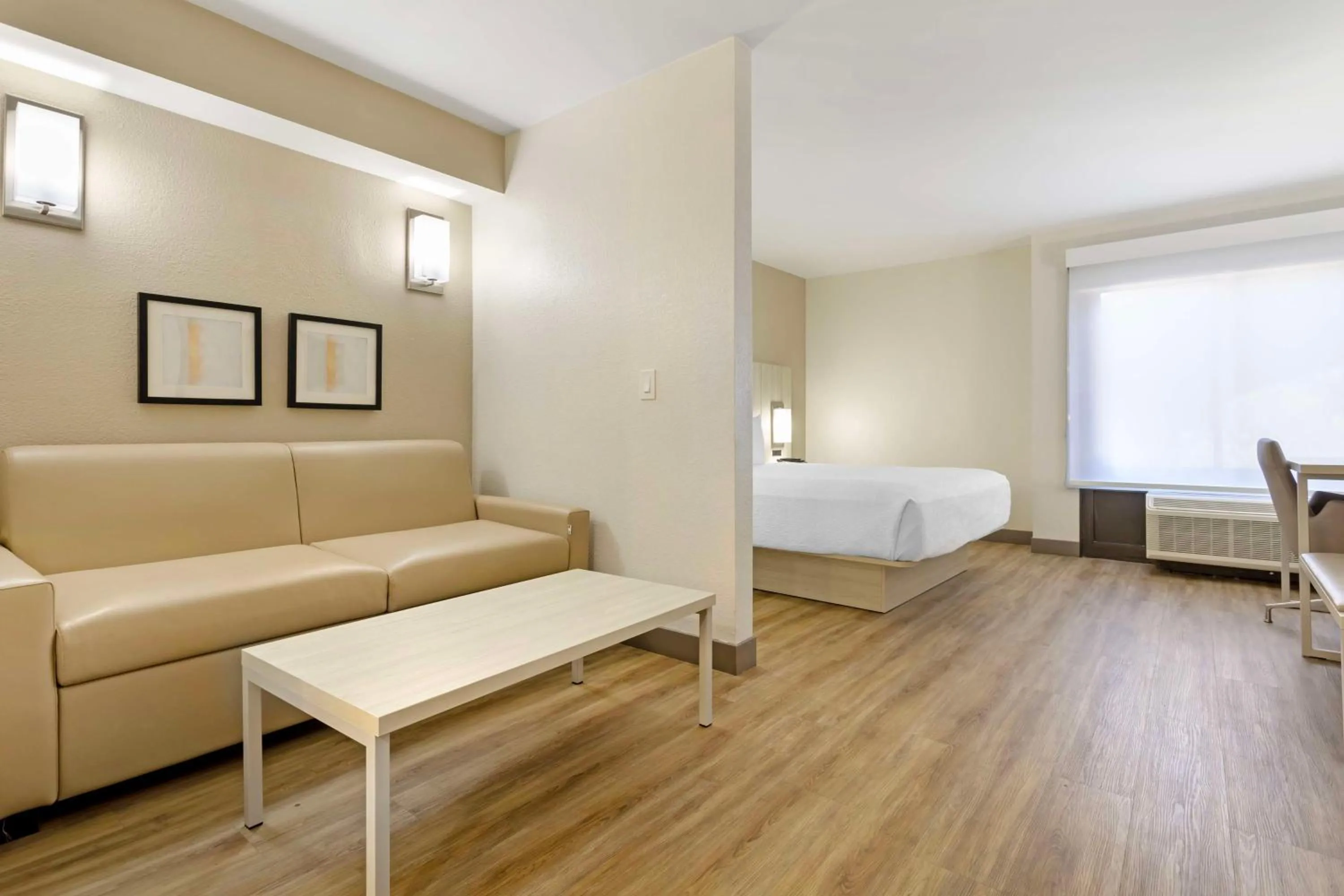 Bedroom, Bed in Best Western Plus Sugar Land-Stafford