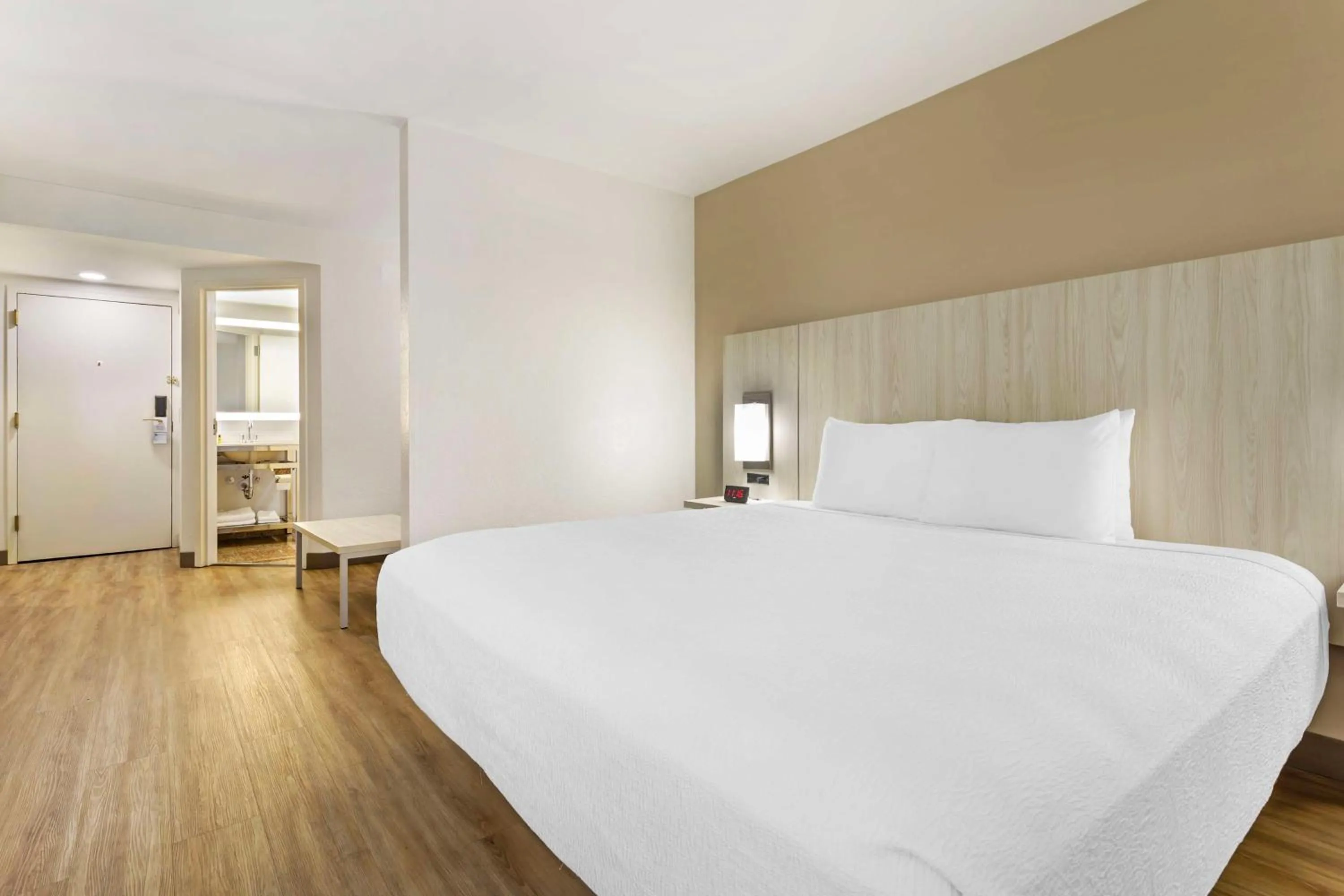 Bedroom, Bed in Best Western Plus Sugar Land-Stafford